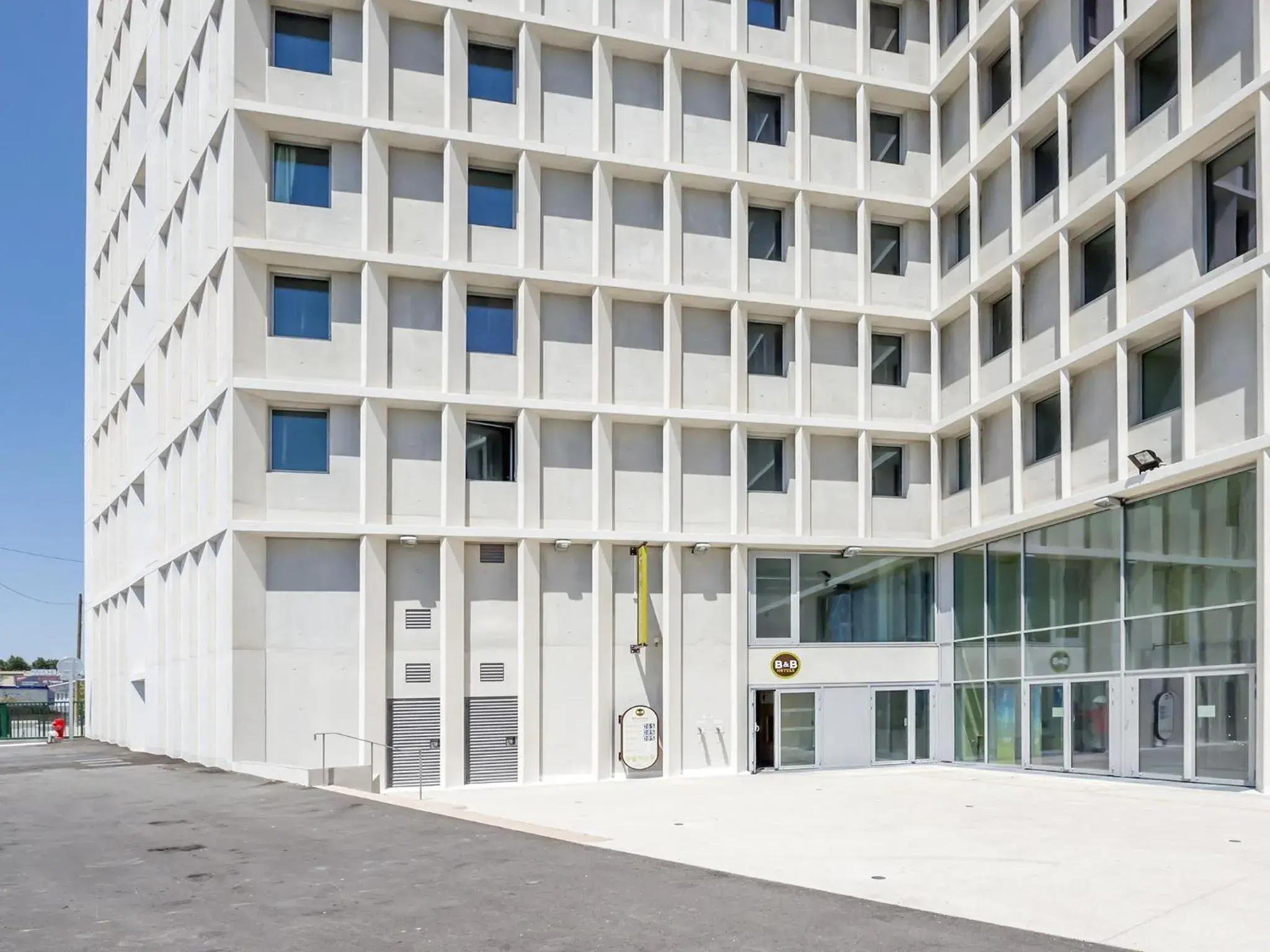Facade/entrance, Property Building in B&B Hotel Marseille Les Ports