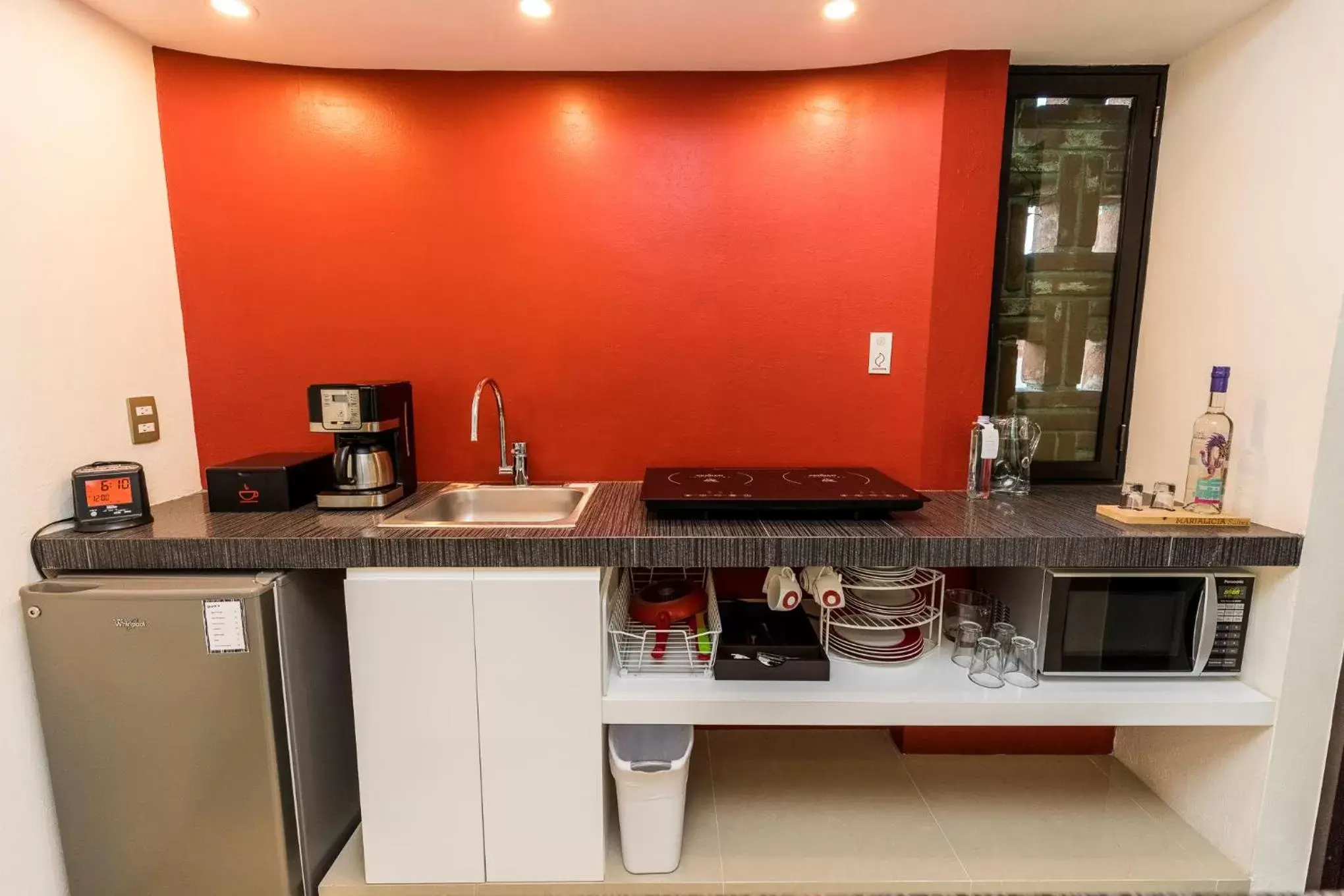 Kitchen or kitchenette, Kitchen/Kitchenette in Marialicia Suites, Hotel Boutique