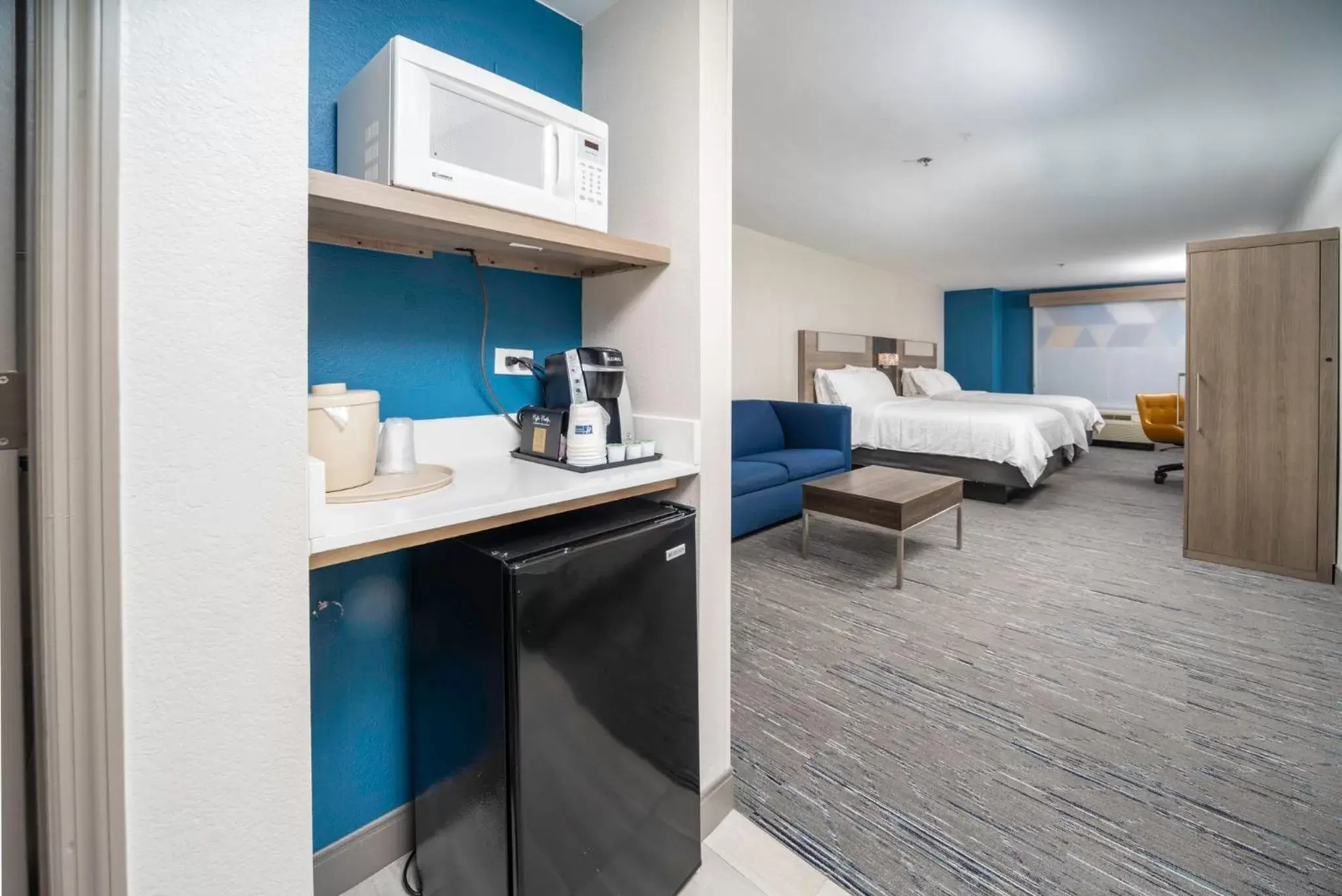 Photo of the whole room, Kitchen/Kitchenette in Holiday Inn Express and Suites Atlanta-Johns Creek, an IHG Hotel