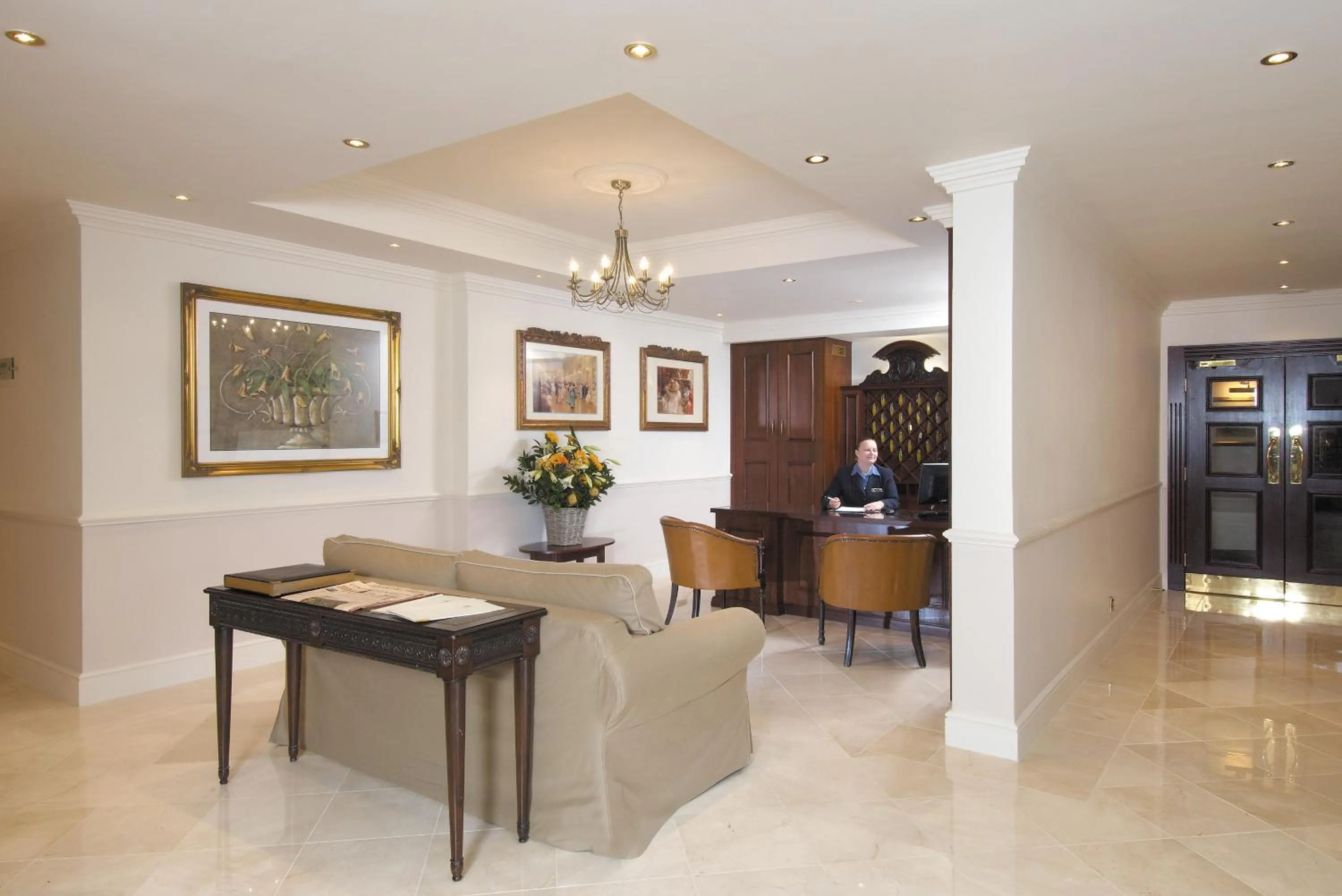 Lobby or reception in Grovefield House Hotel By Uno
