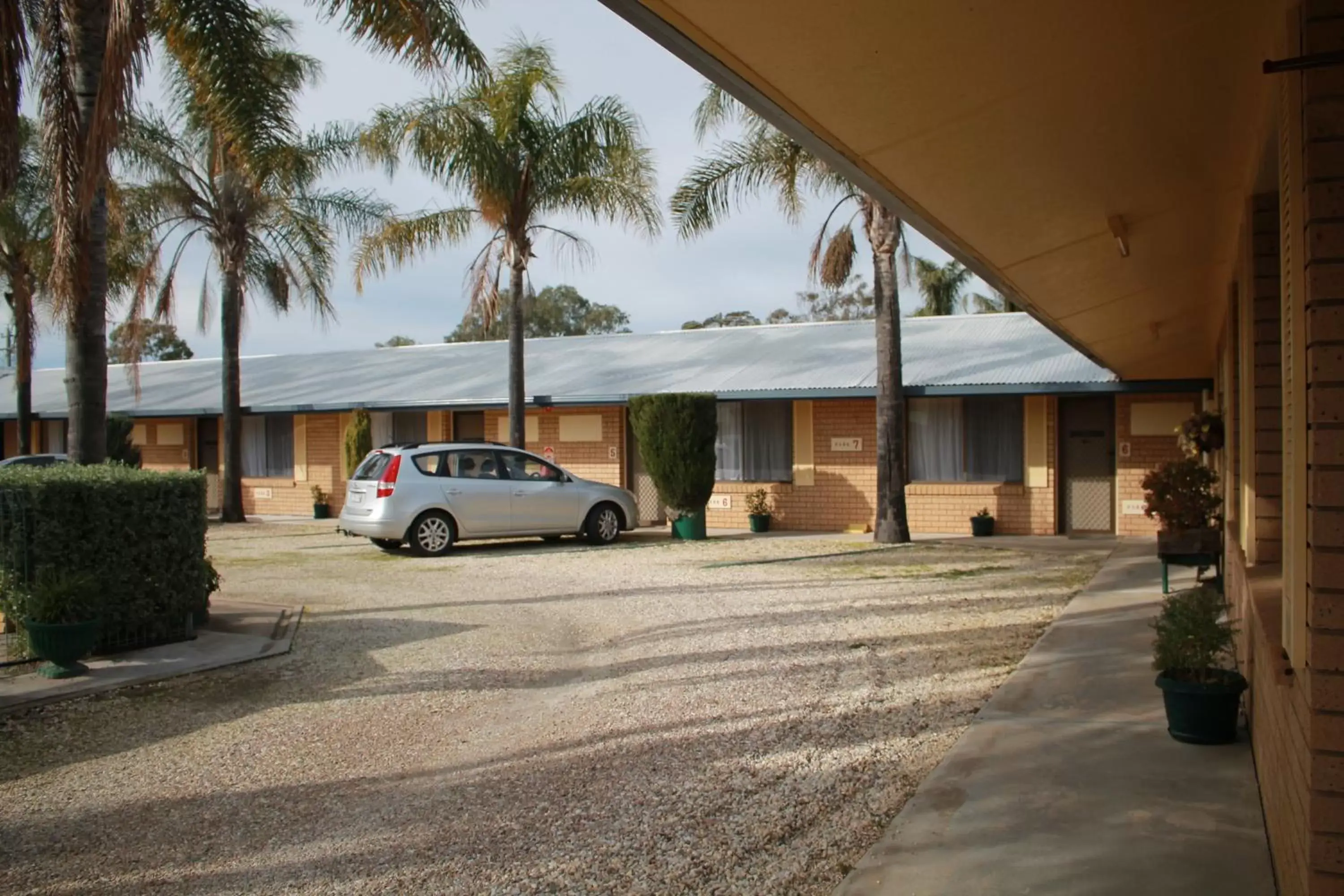 Property building in Lone Pine Motel