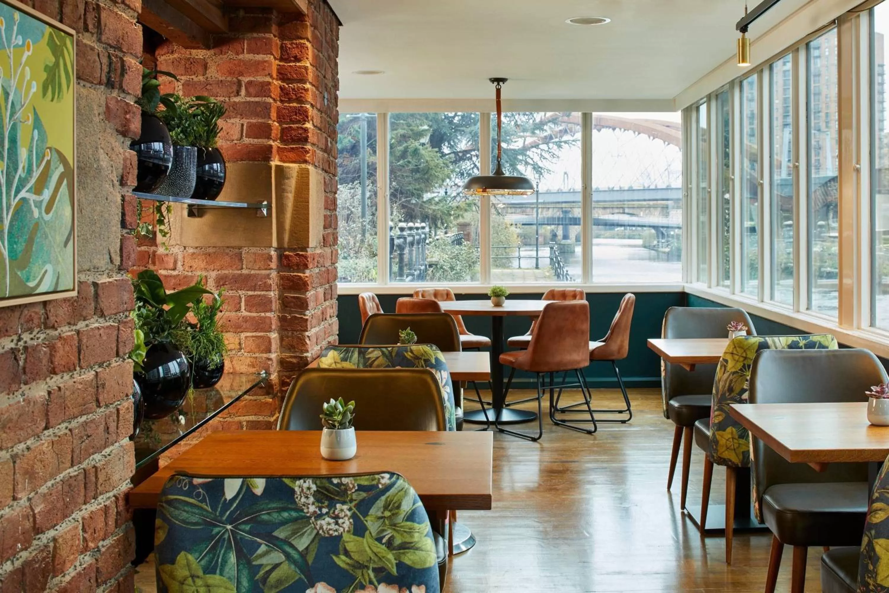 Restaurant/places to eat in Manchester Marriott Victoria & Albert Hotel