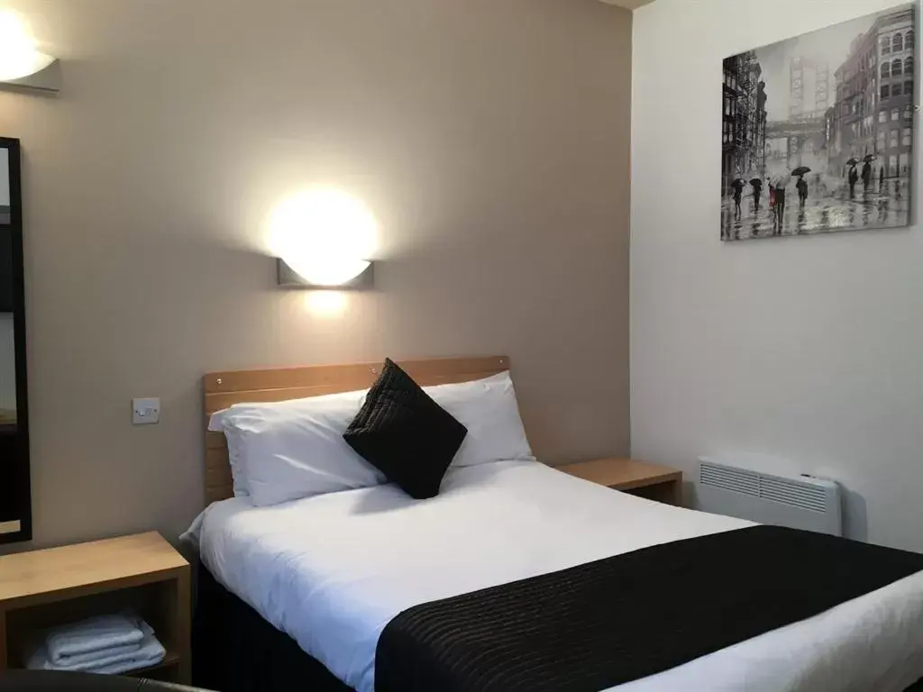 Double Room with Private Bathroom in Lord Nelson Hotel