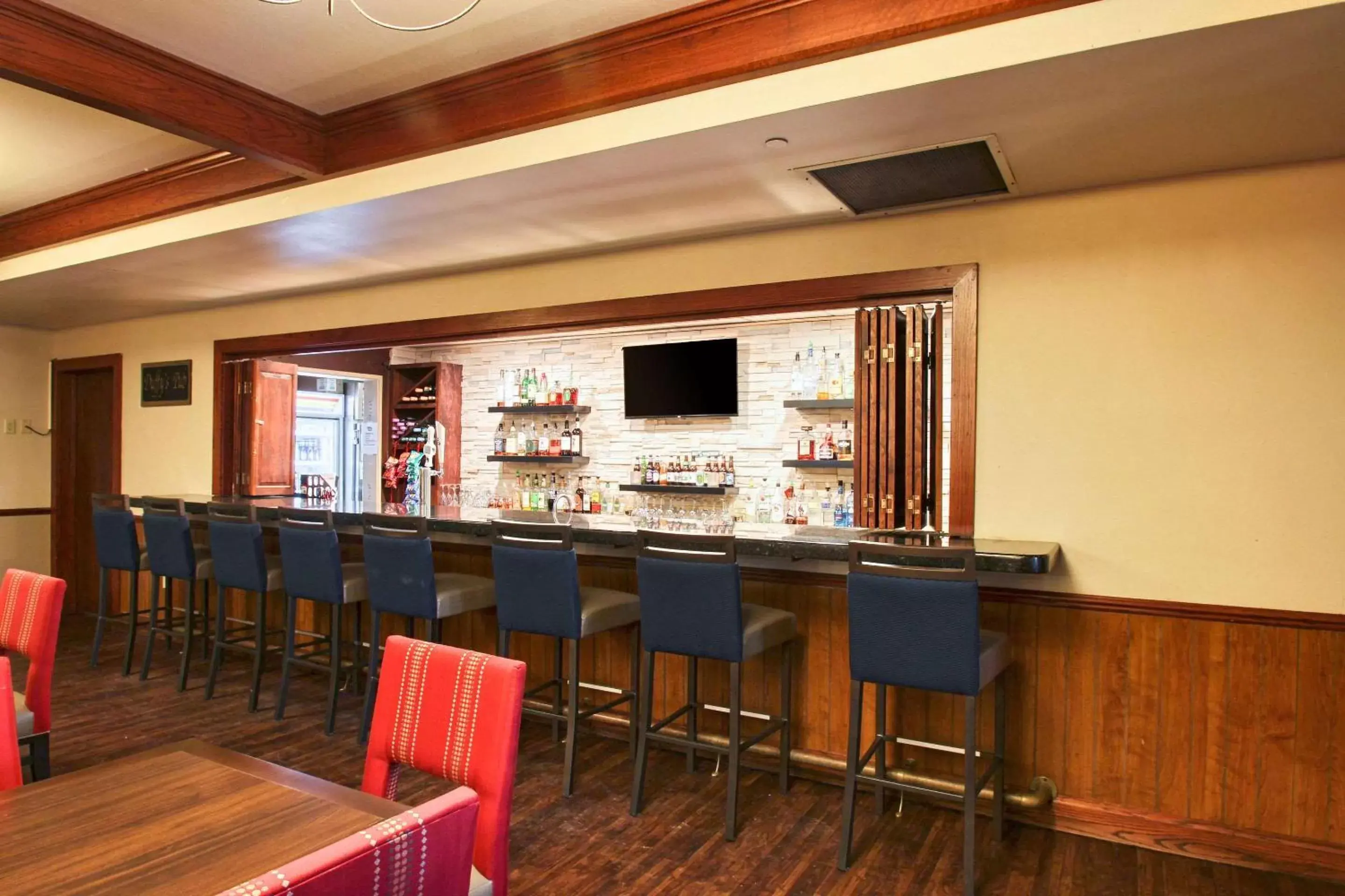 Lounge or bar, Lounge/Bar in Comfort Suites Milwaukee Airport