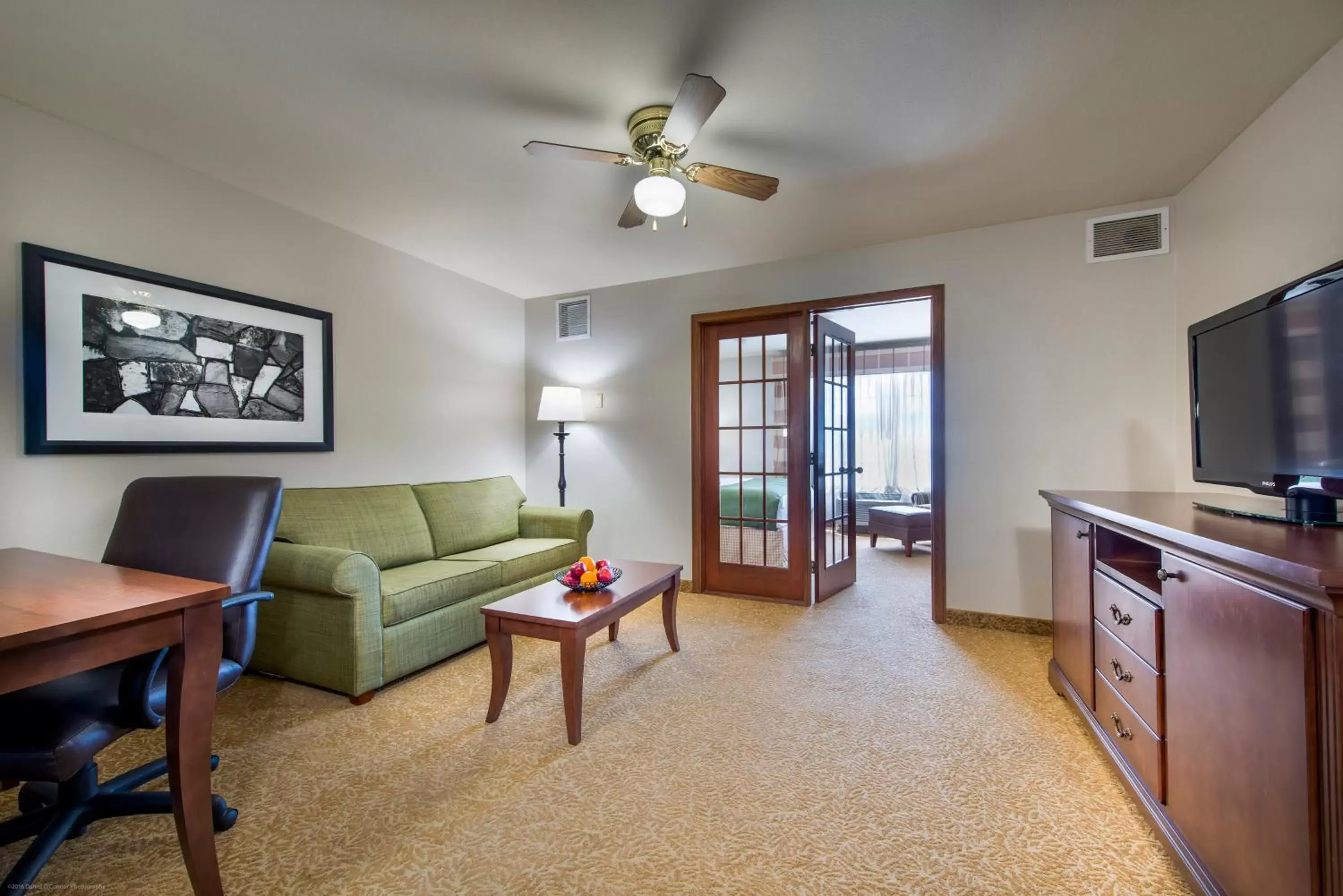 Living room, Seating Area in Country Inn & Suites by Radisson, Greeley, CO