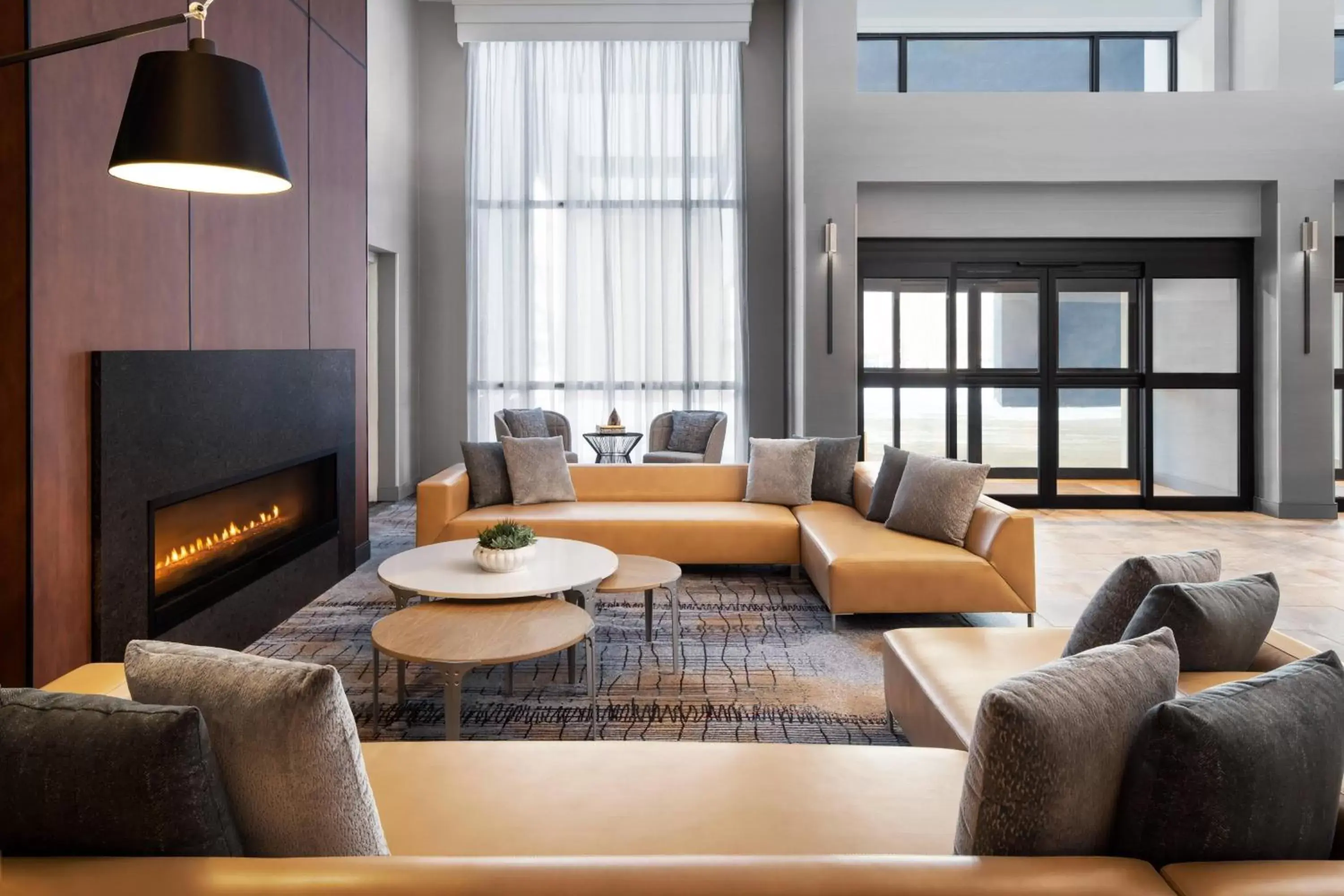 Lobby or reception, Seating Area in Delta Hotels by Marriott Green Bay