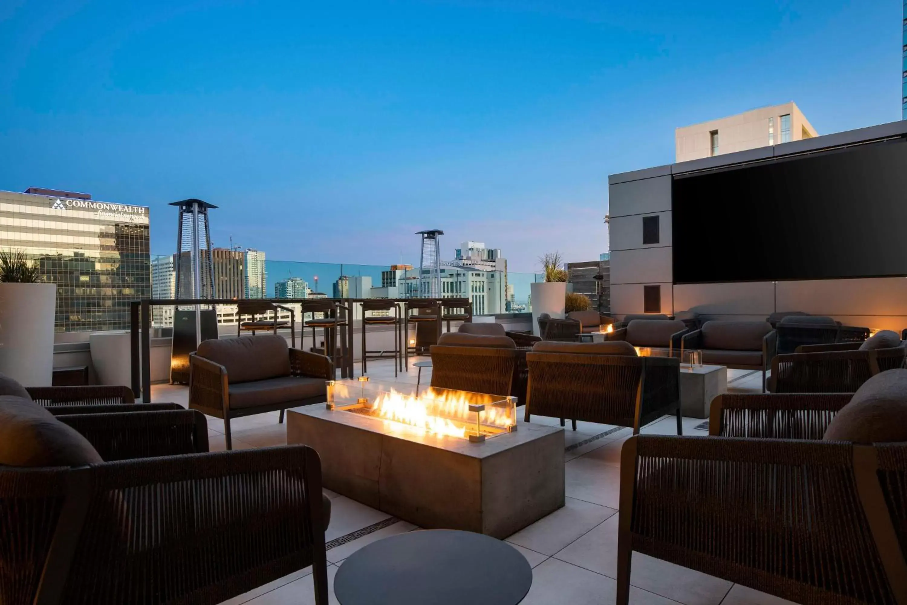 Lounge or bar in Carte Hotel San Diego Downtown, Curio Collection By Hilton