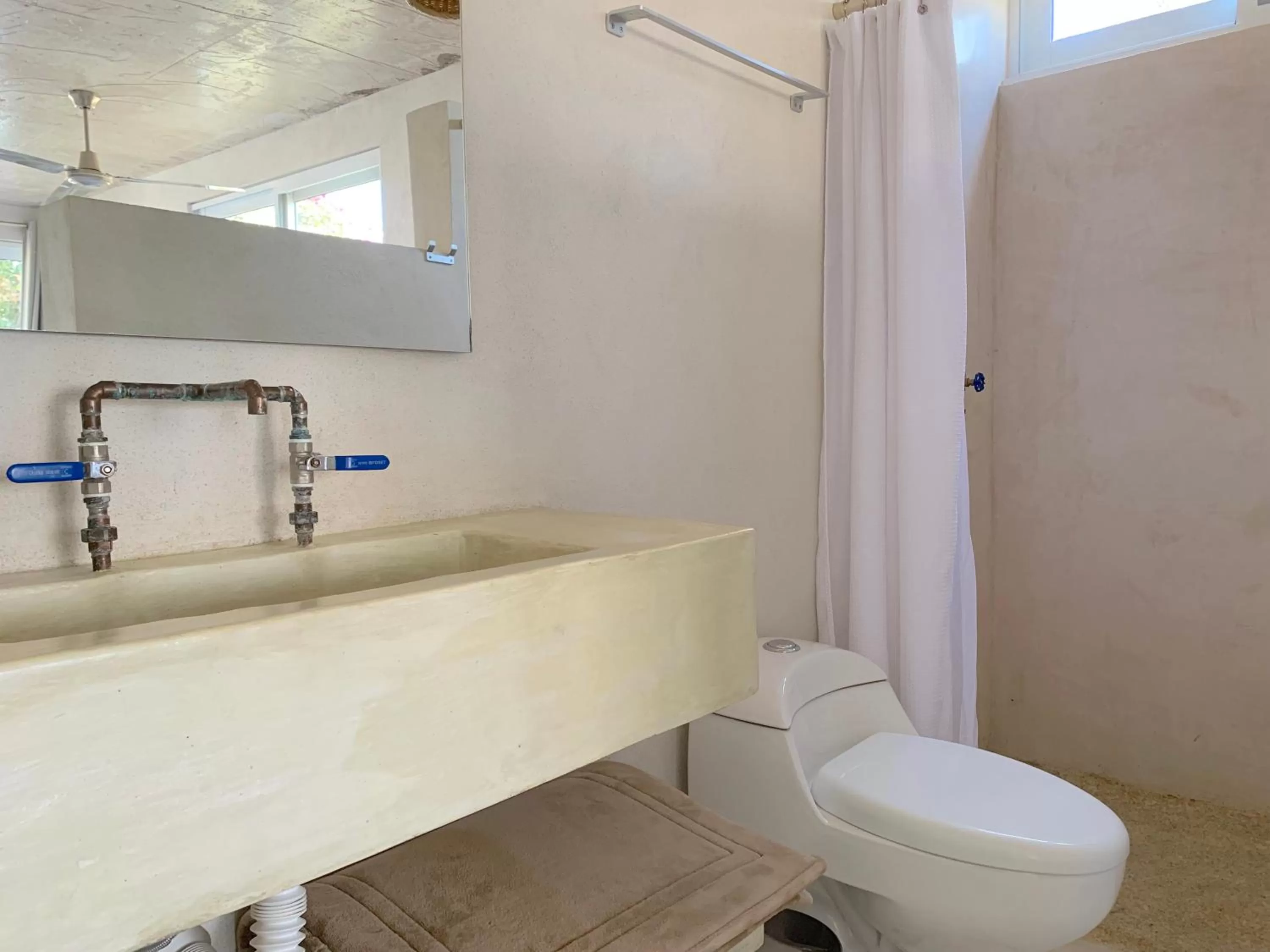 Bathroom in Perro Surfero Hotel