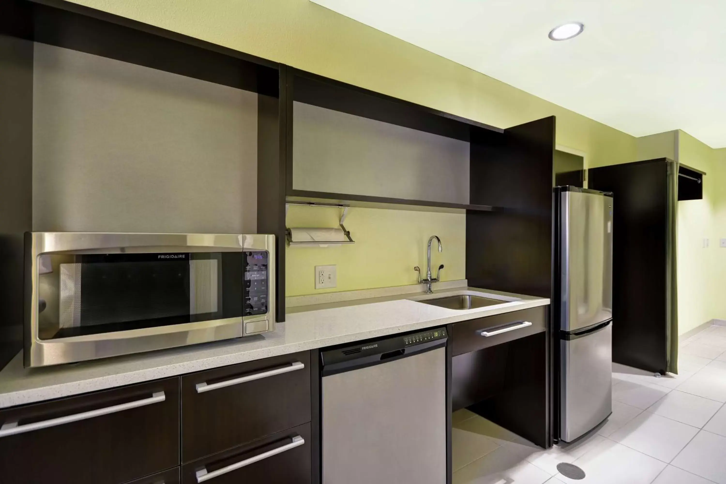 Kitchen or kitchenette, Kitchen/Kitchenette in Home2 Suites by Hilton Little Rock West