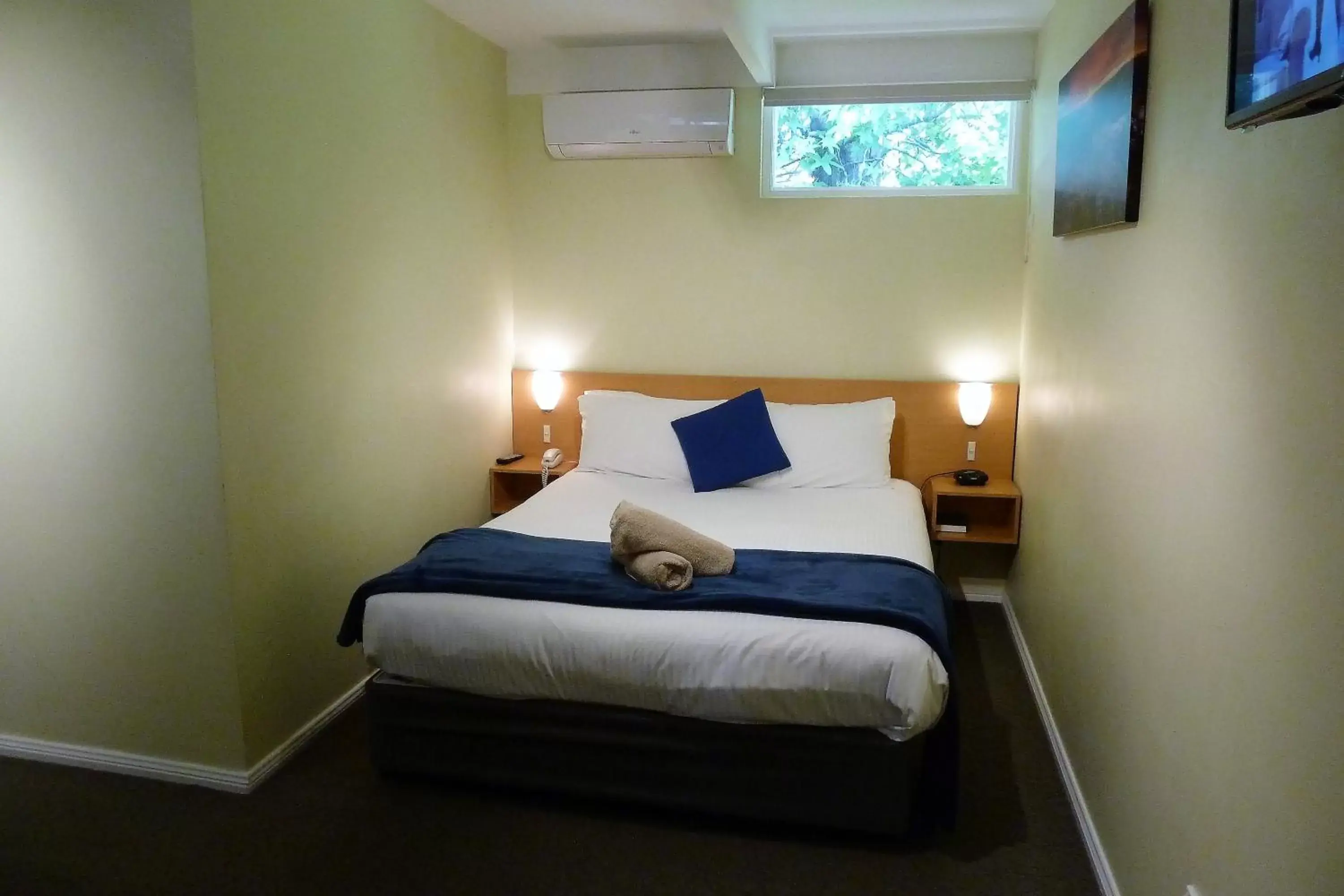 Photo of the whole room, Bed in Sky Rider Motor Inn