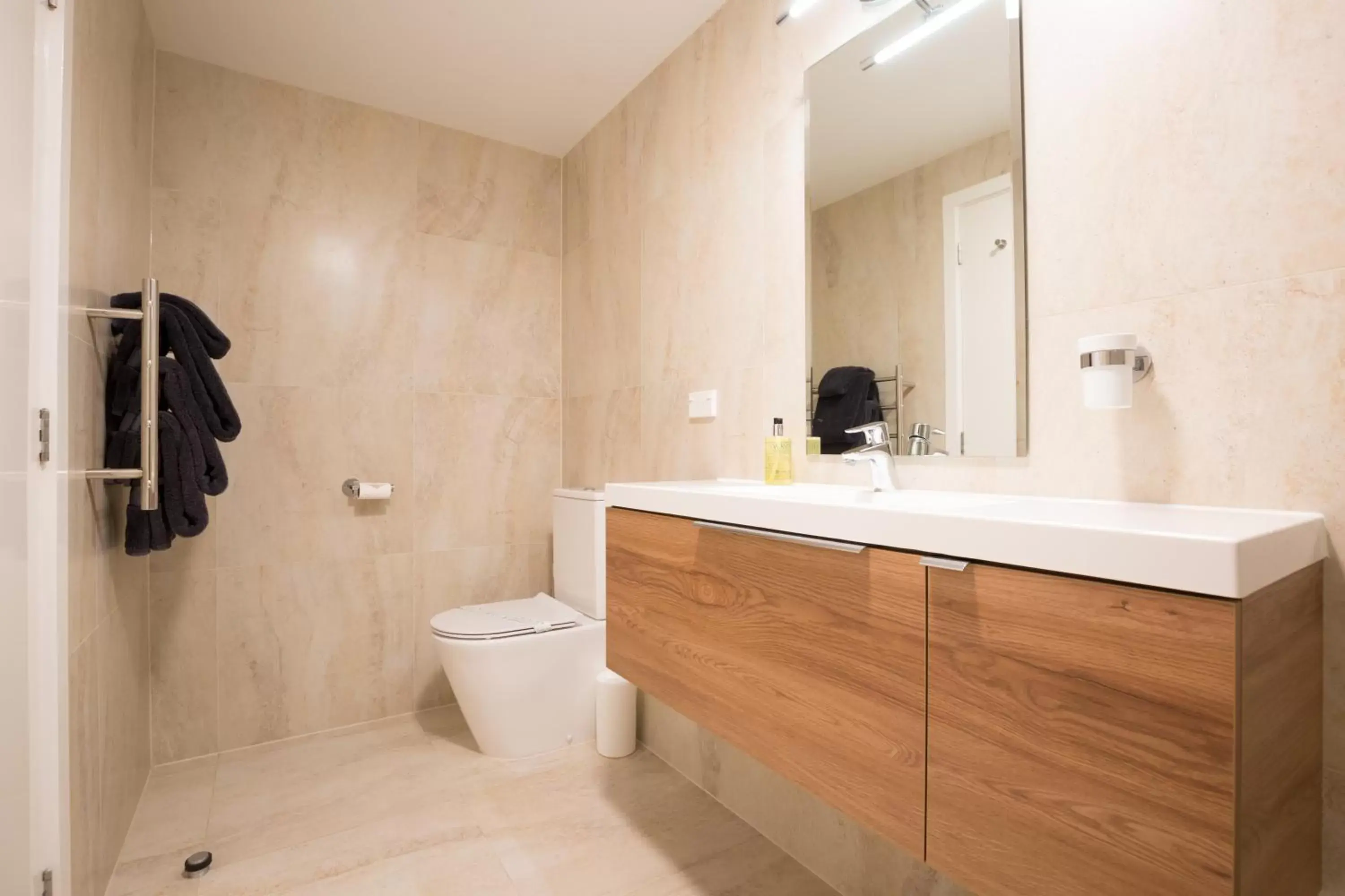 Toilet, Bathroom in Lomond Lodge Motel & Apartments