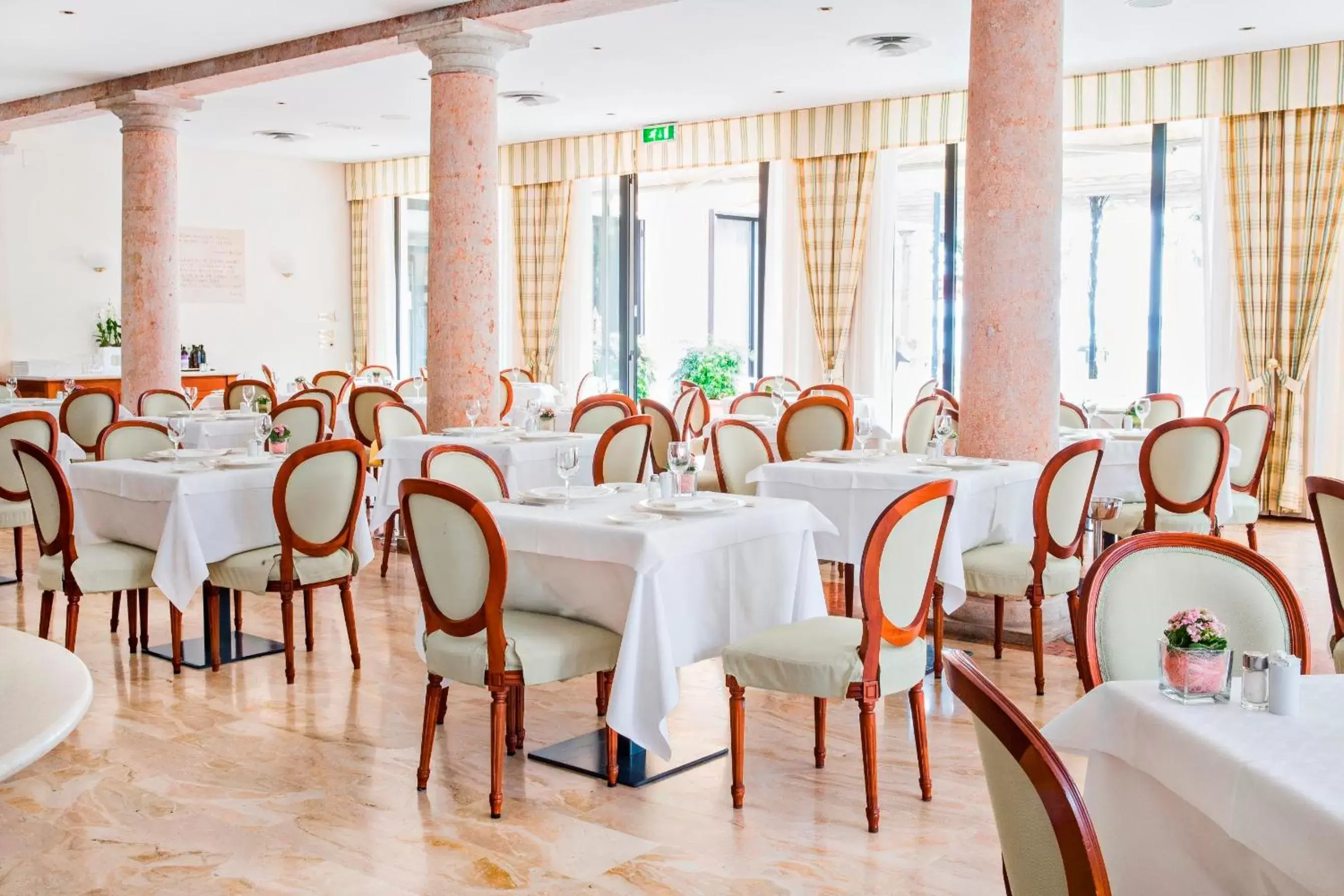 Restaurant/places to eat in Hotel Sirmione Terme Restaurant/places to eat in Hotel Sirmione Terme