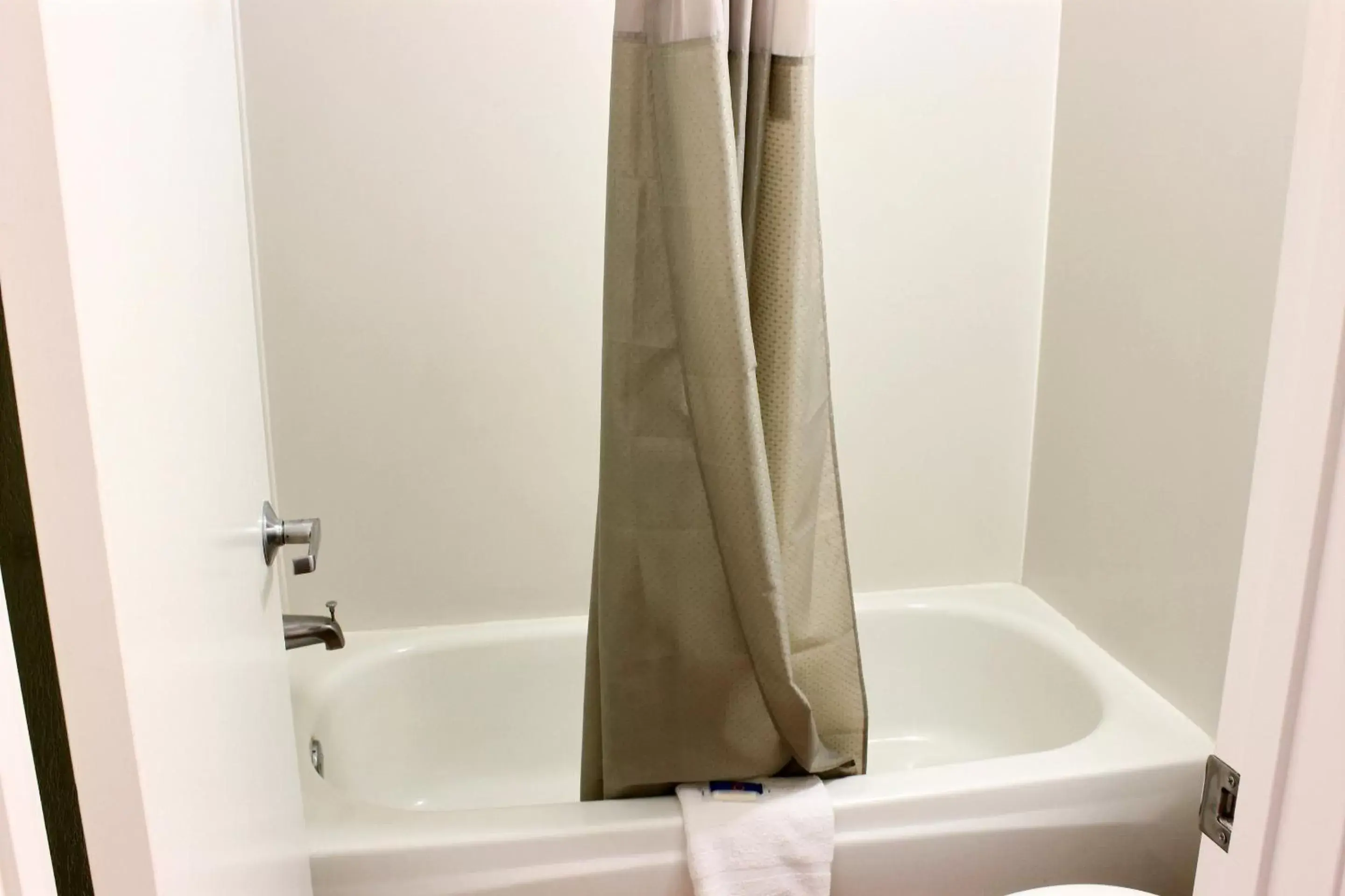 Shower, Bathroom in Motel 6-Coalinga, CA - East