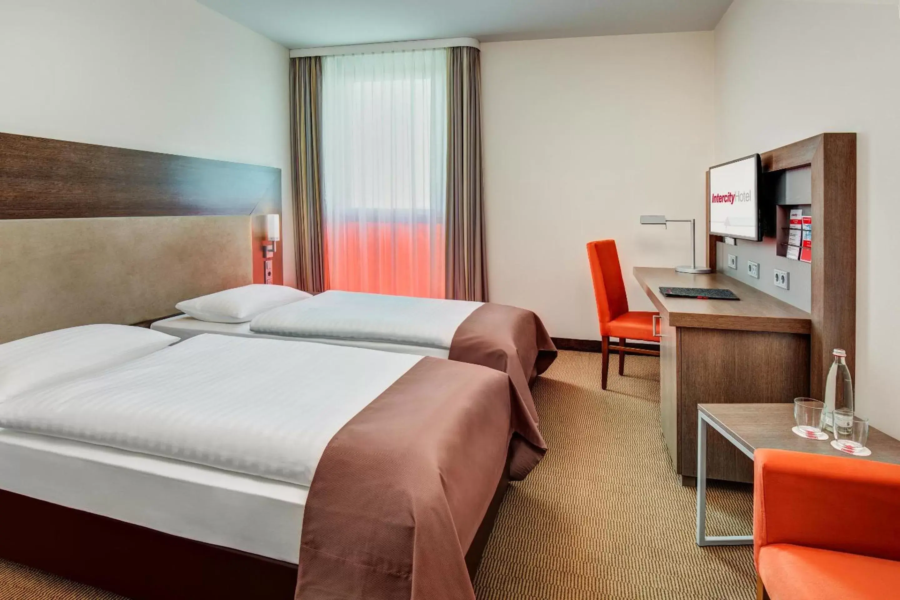 Bed in IntercityHotel Berlin Airport Area North