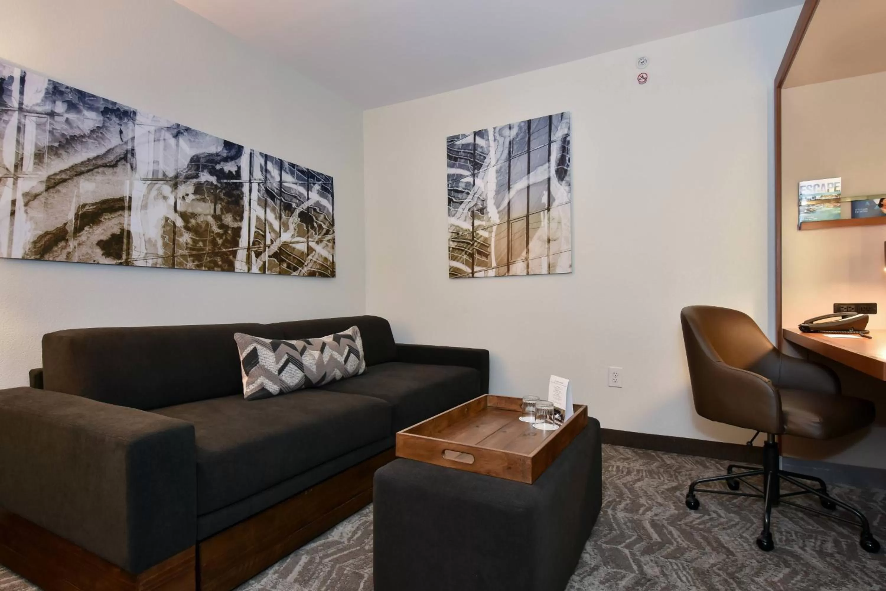 Living room in SpringHill Suites Columbia Downtown The Vista