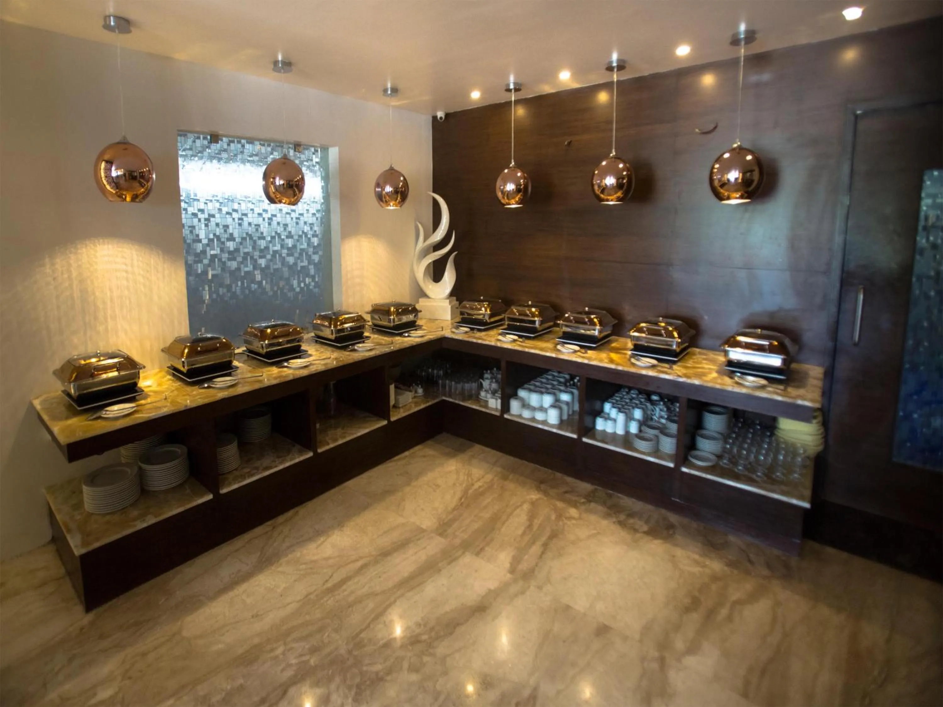 Restaurant/places to eat in ST Parklane Airport Hotel Chennai