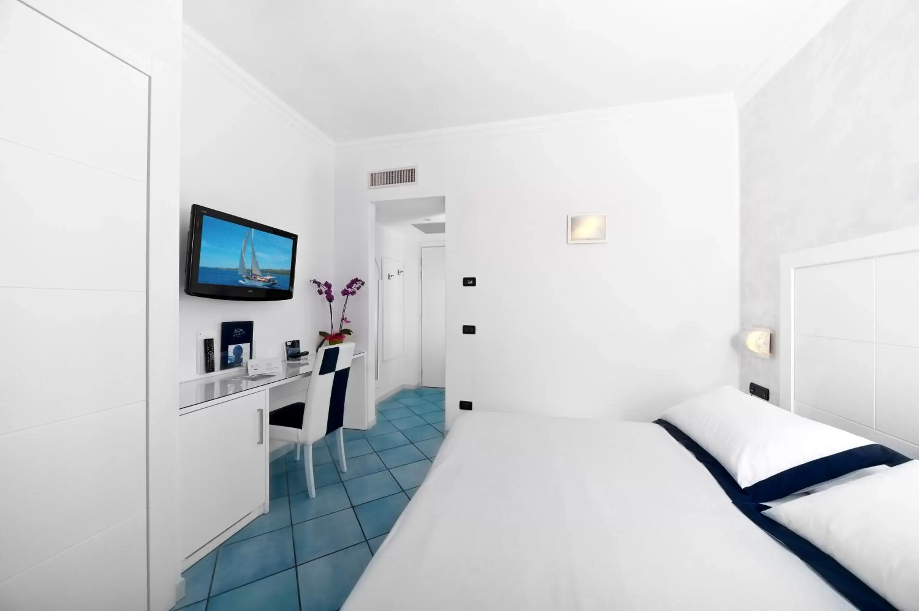 TV and multimedia, Bed in Hotel Villa Durrueli Resort & Spa