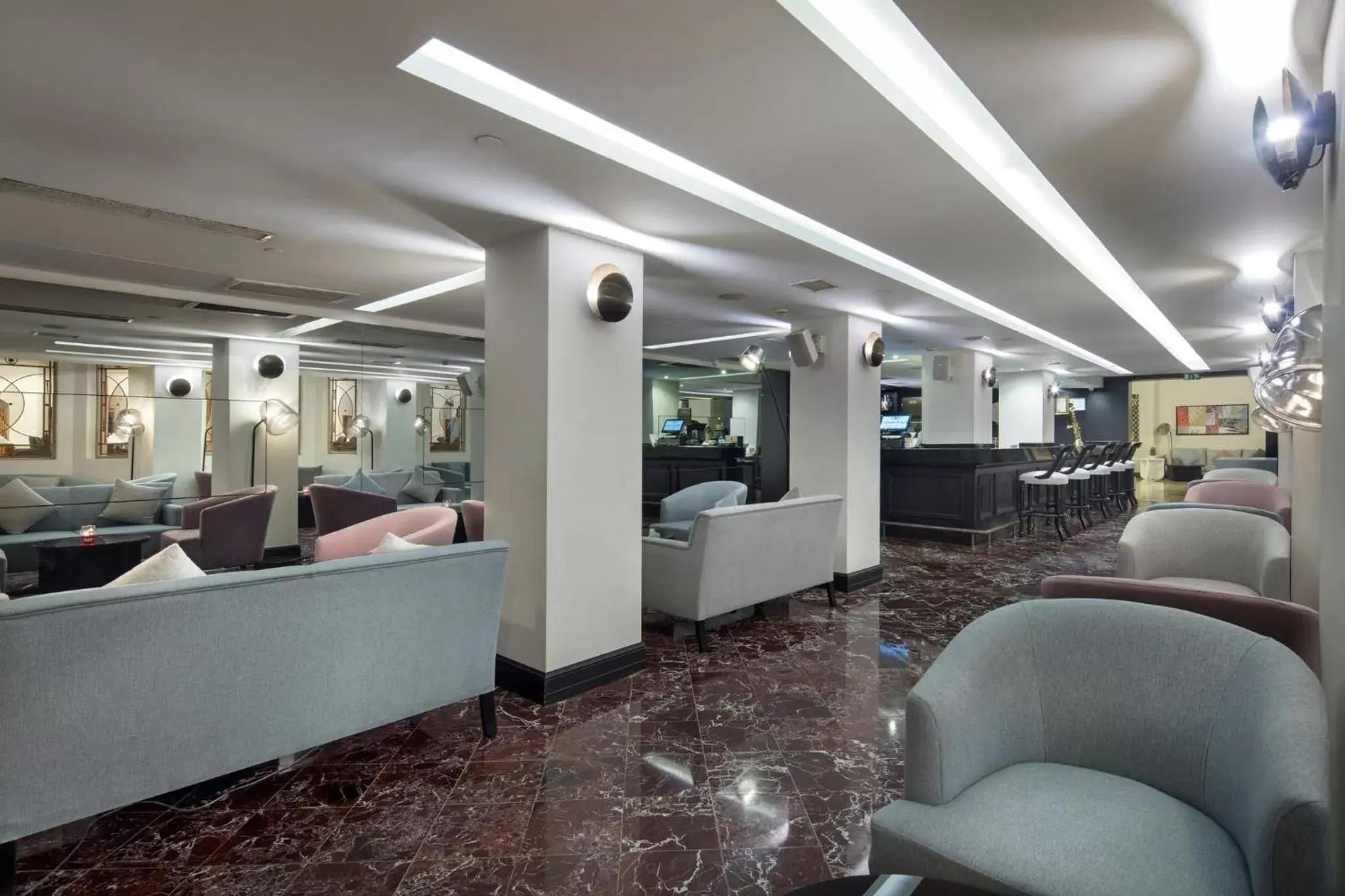 Lounge or bar in Crowne Plaza Istanbul - Old City, an IHG Hotel