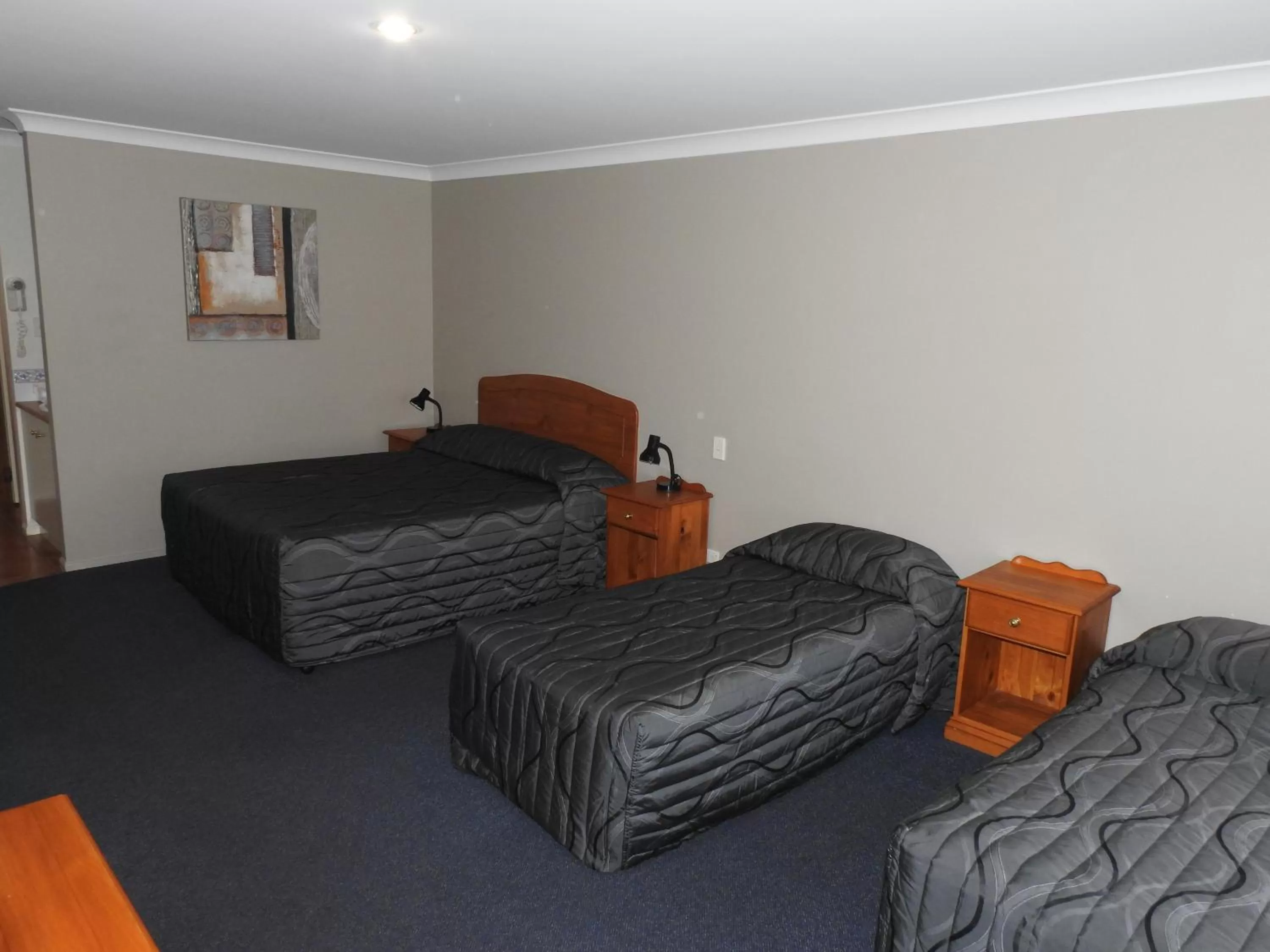 Bedroom, Bed in Asters On James Motor Inn