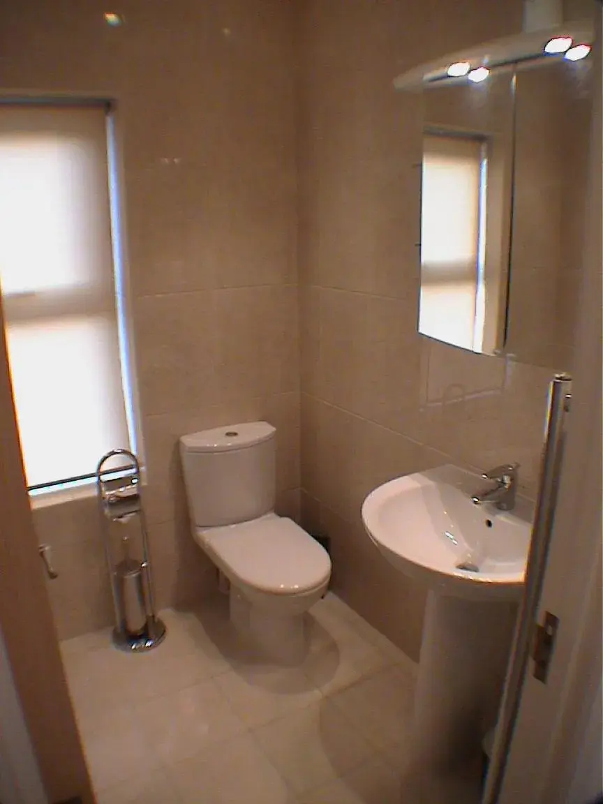 Bathroom in Earle House Serviced Apartments