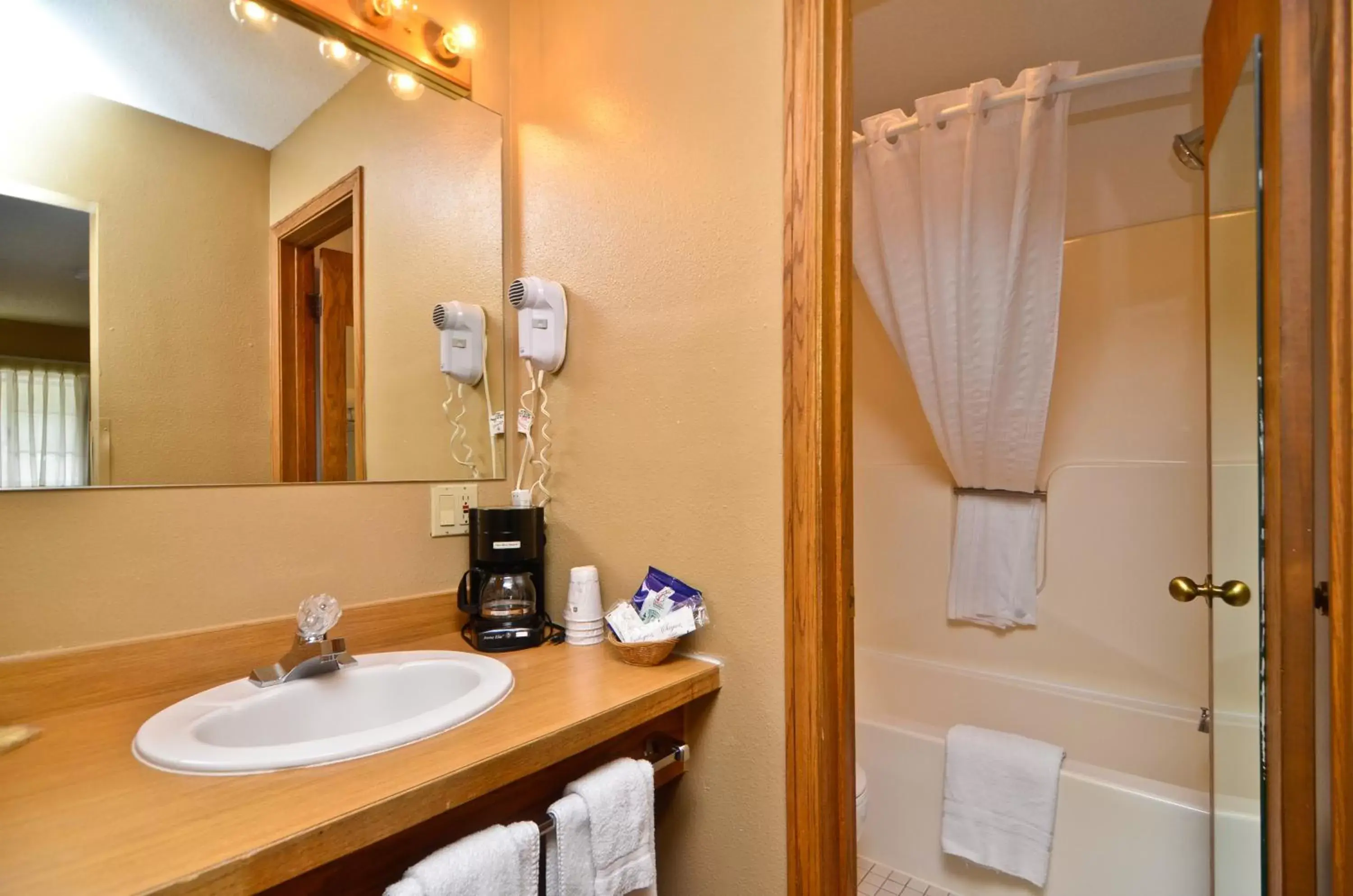 Bathroom in Deadwood Miners Hotel & Restaurant