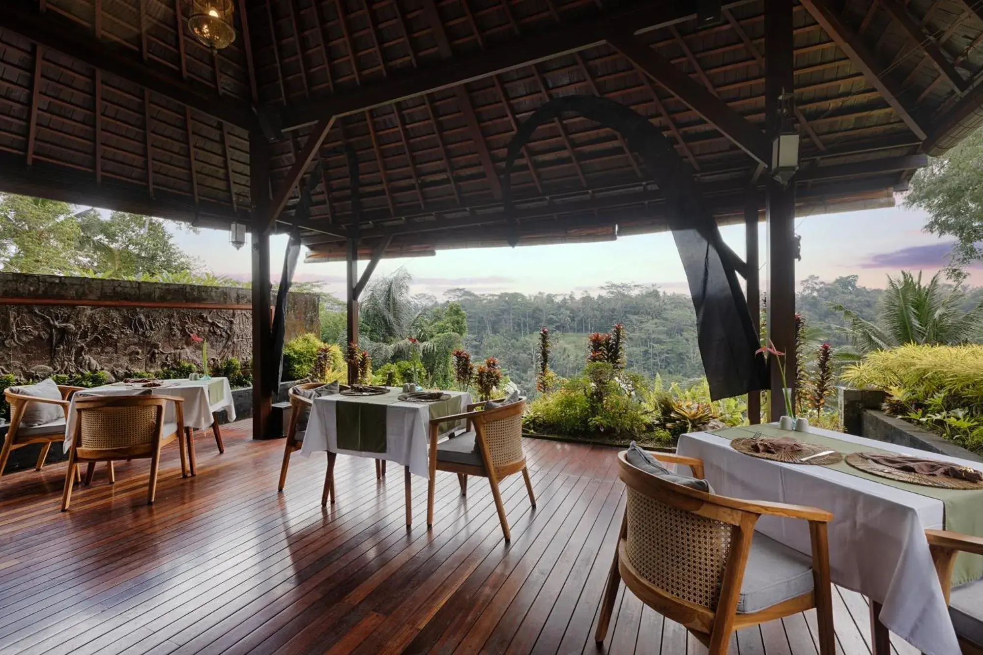 Restaurant/Places to Eat in Black Penny Villas Ubud
