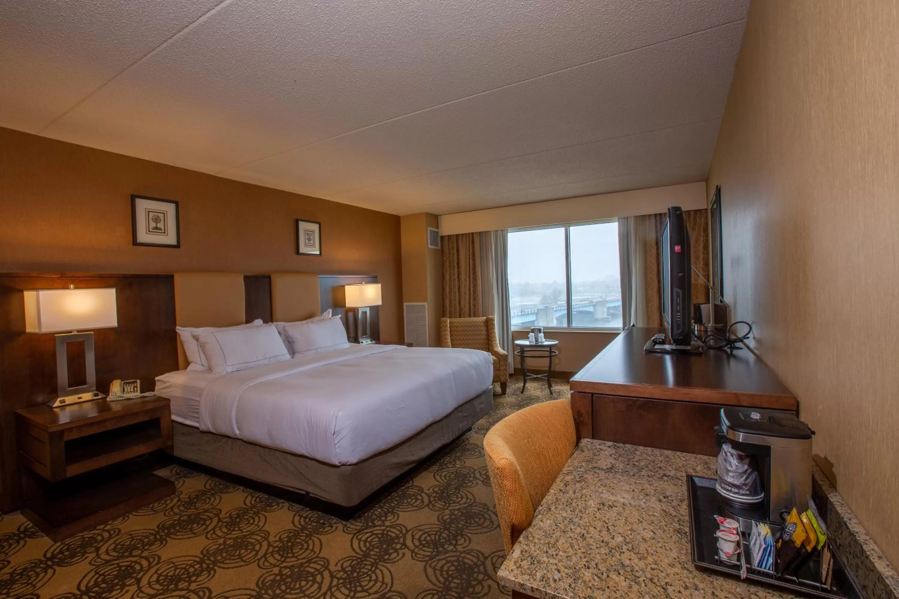 Bedroom, Bed in DoubleTree by Hilton Bay City - Riverfront