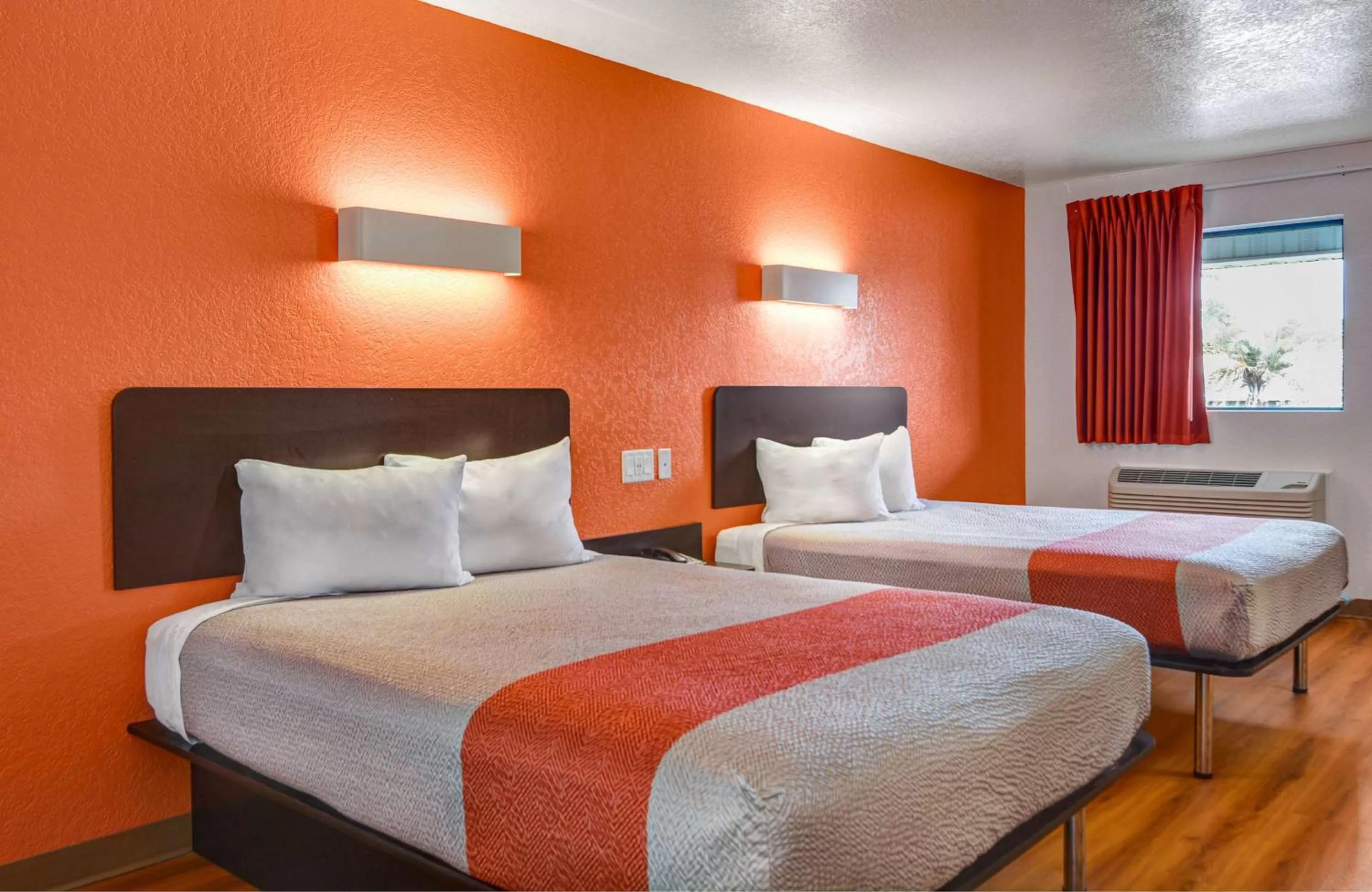 Photo of the whole room, Bed in Motel 6-Moultrie, GA