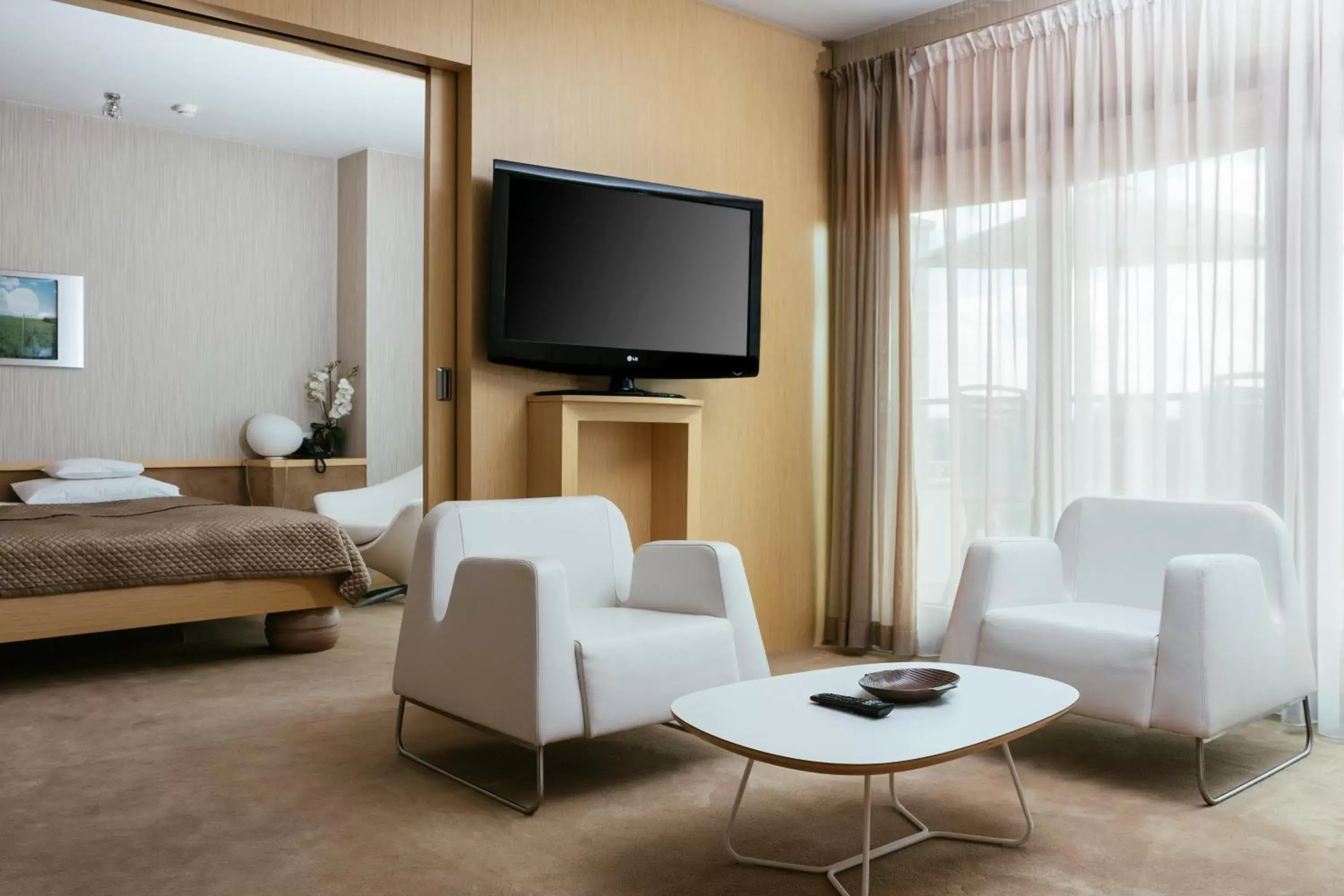 Bed, Seating Area in Niebieski Art Hotel & Spa