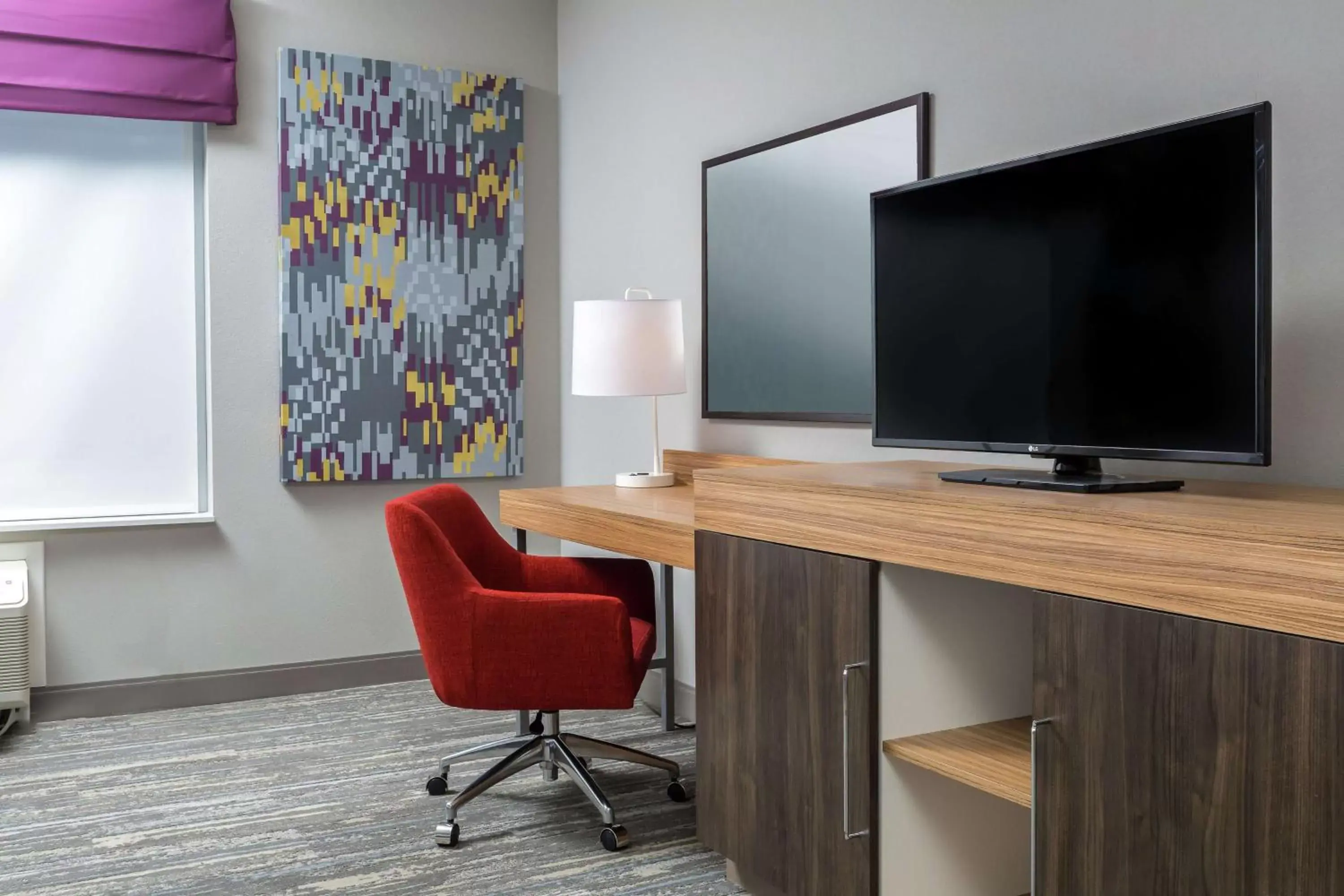 Queen Room with Roll-In Shower - Mobility Accessible/Non-Smoking in Hampton Inn & Suites Reno/Sparks Queen Room with Roll-In Shower - Mobility Accessible/Non-Smoking in Hampton Inn & Suites Reno/Sparks