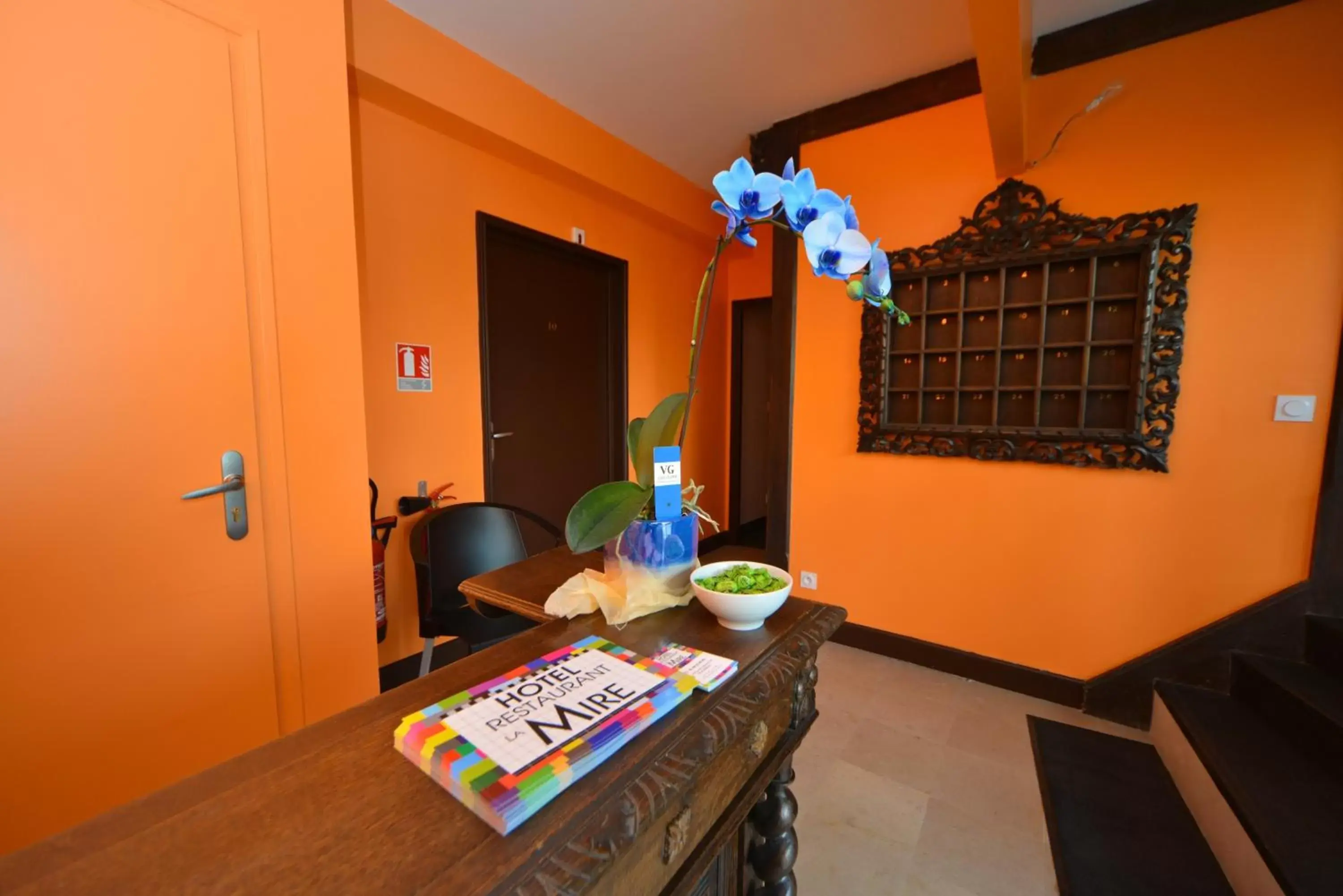 Lobby or reception in Logis - Hotel Restaurant La Mire