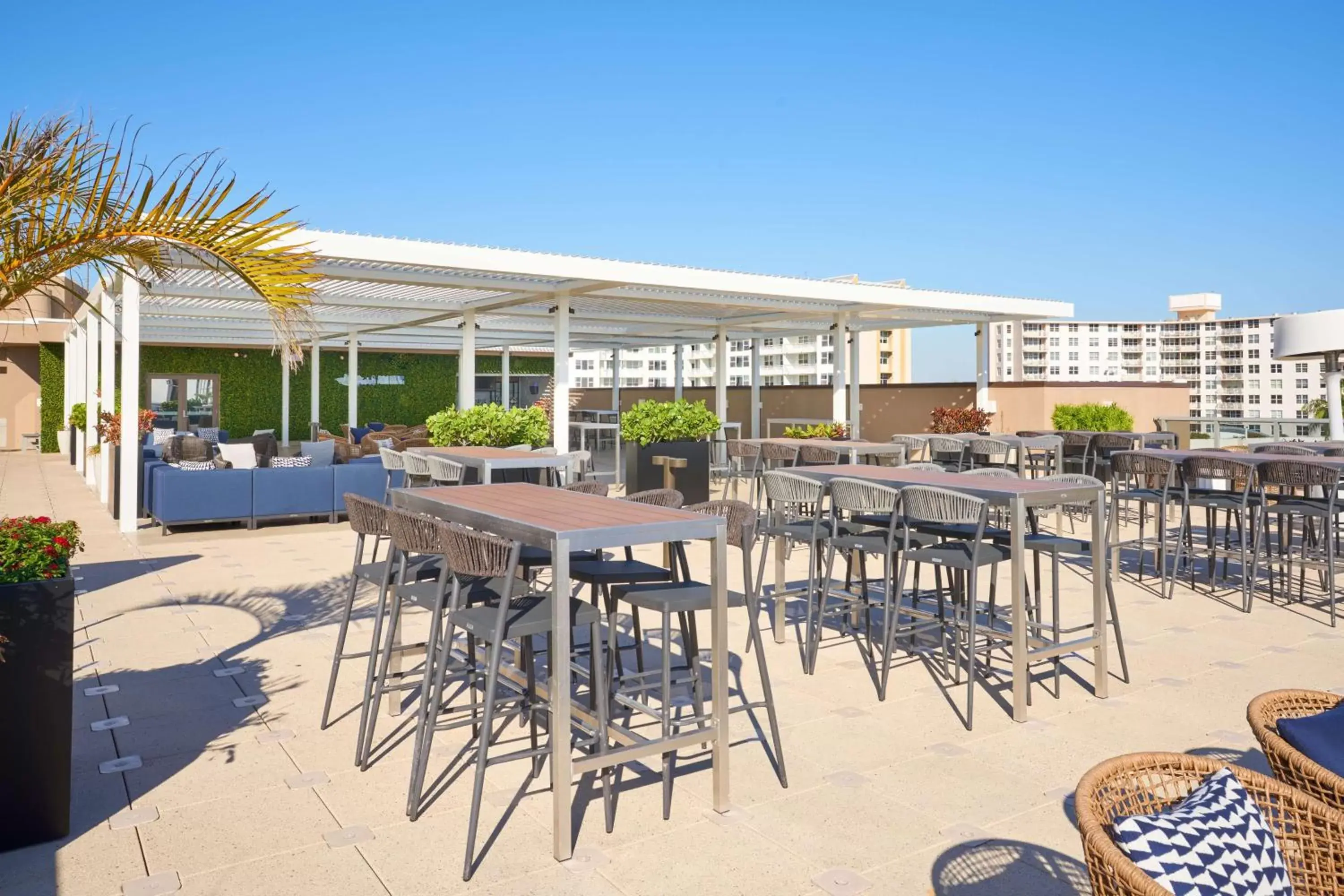 Dining area in Home2 Suites By Hilton Pompano Beach Pier, Fl