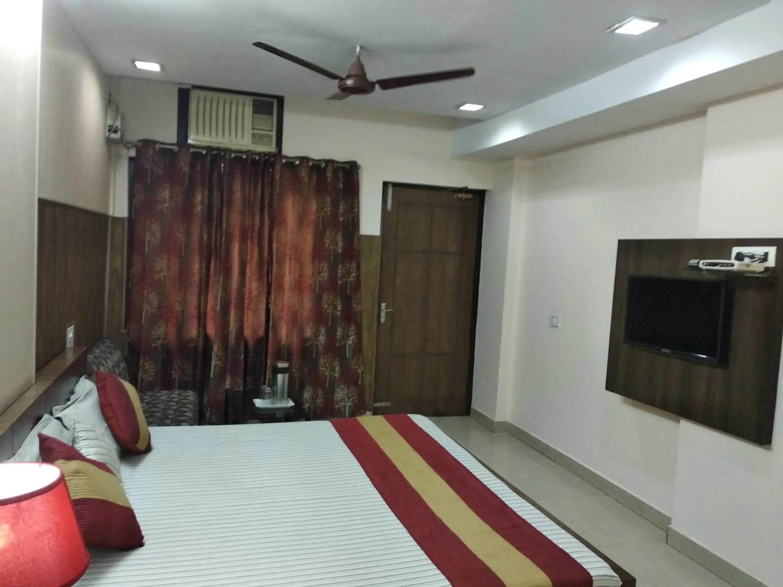 Photo of the whole room, Bed in Hotel Palace Photo of the whole room, Bed in Hotel Palace