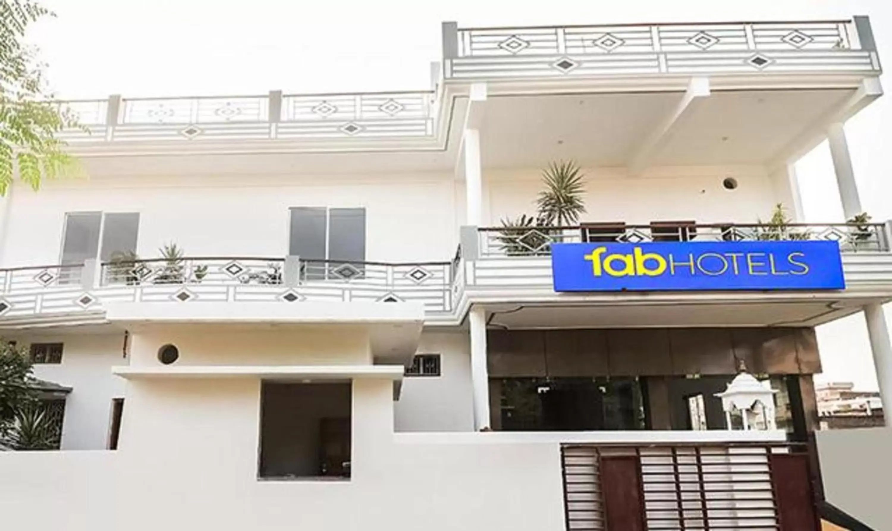 Property building in FabExpress Moti Mahal Property building in FabExpress Moti Mahal