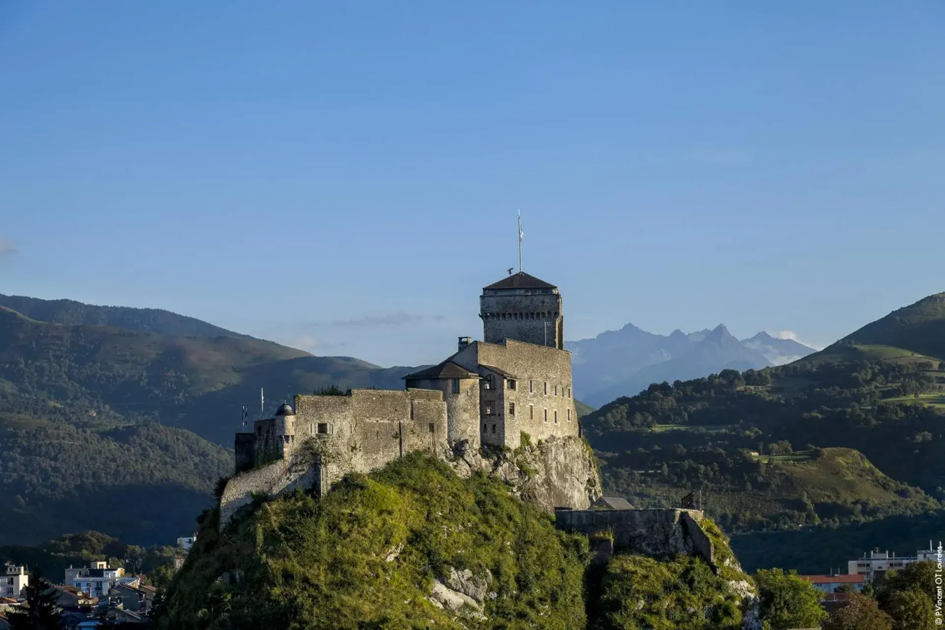 Nearby landmark in Hôtel Croix des Bretons - Lourdes Pyrénées