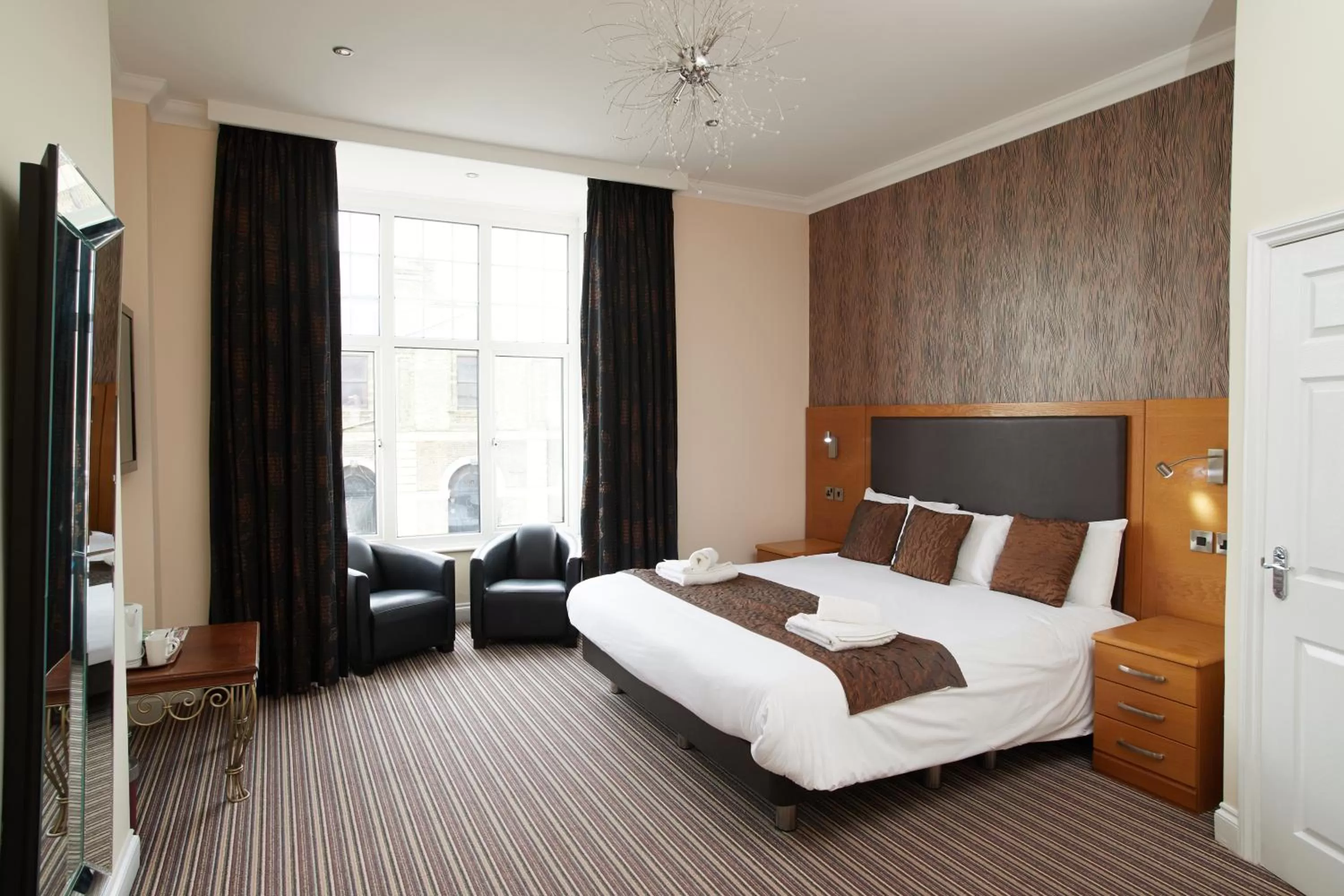 Photo of the whole room, Bed in Marine Lodge