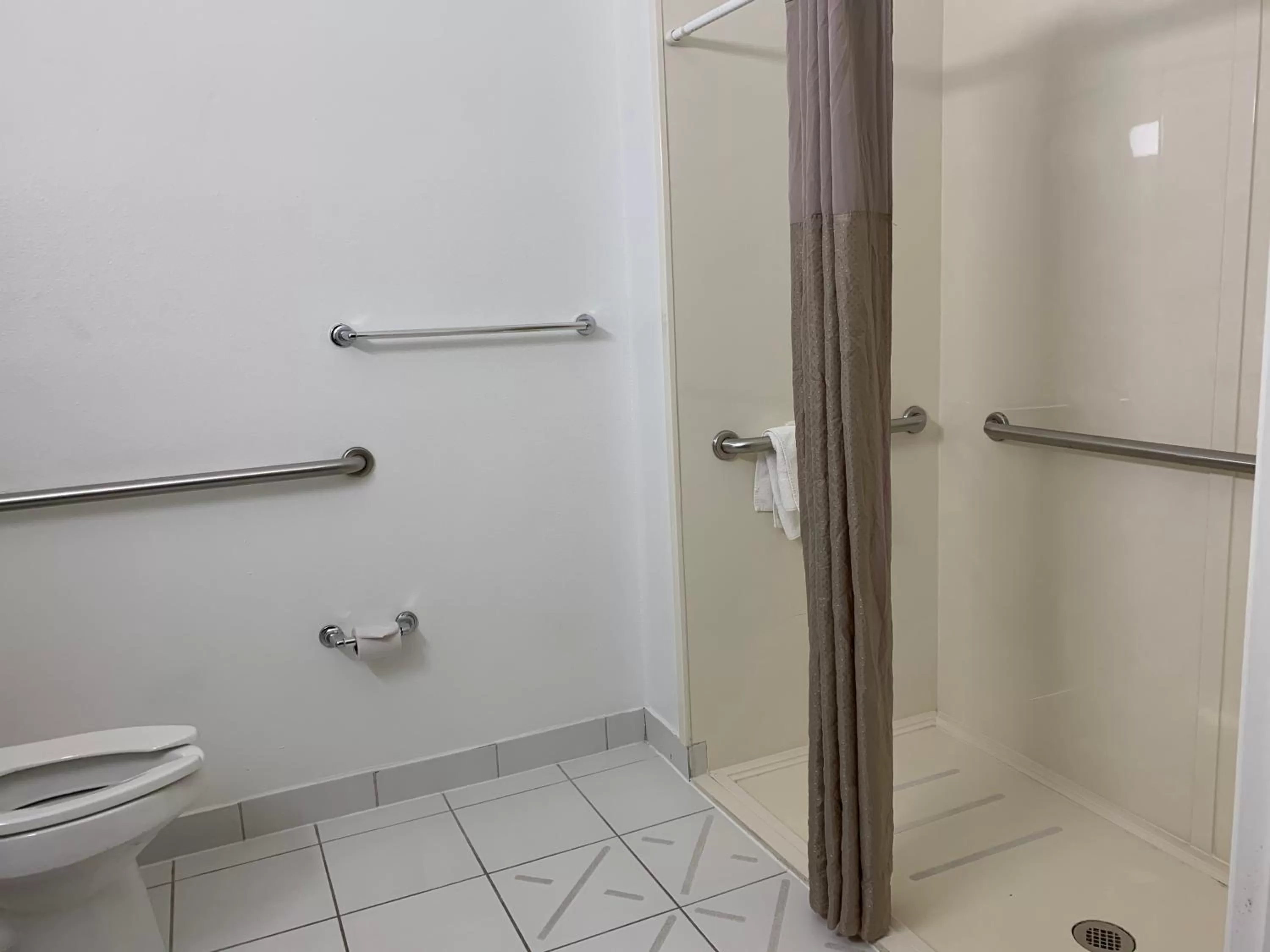 Bathroom in Motel 6-Terrell, TX