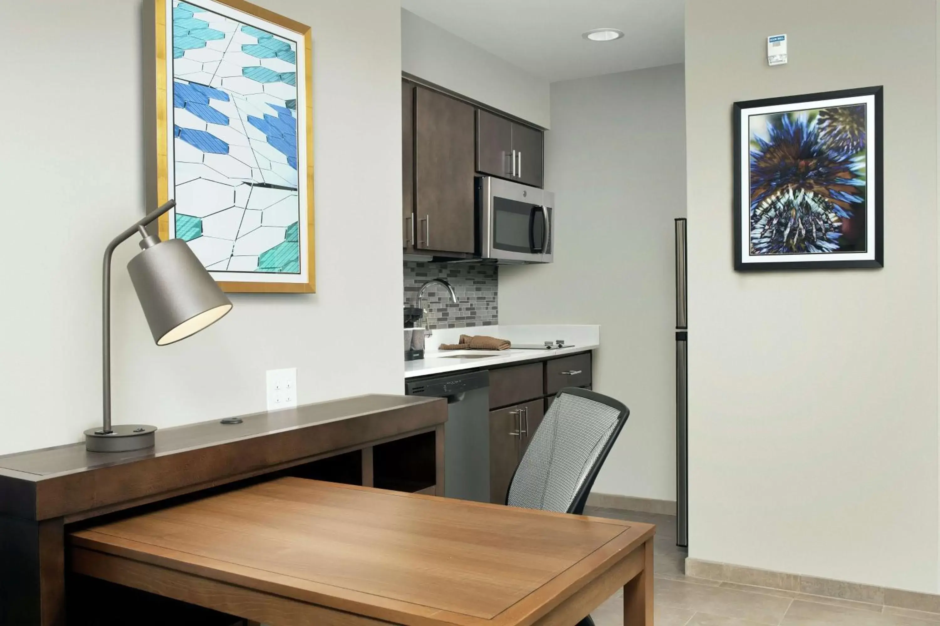 Bedroom, Kitchen/Kitchenette in Homewood Suites By Hilton Denver Airport Tower Road