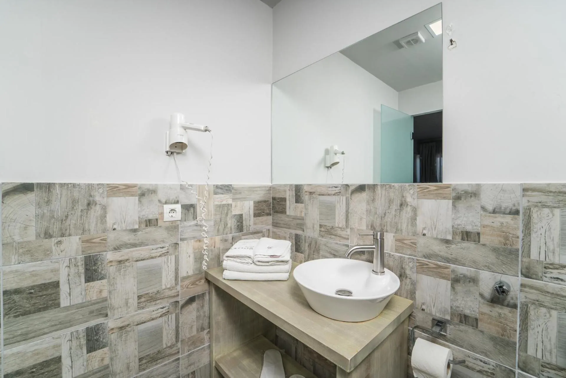 Bathroom in Ianos Hotel