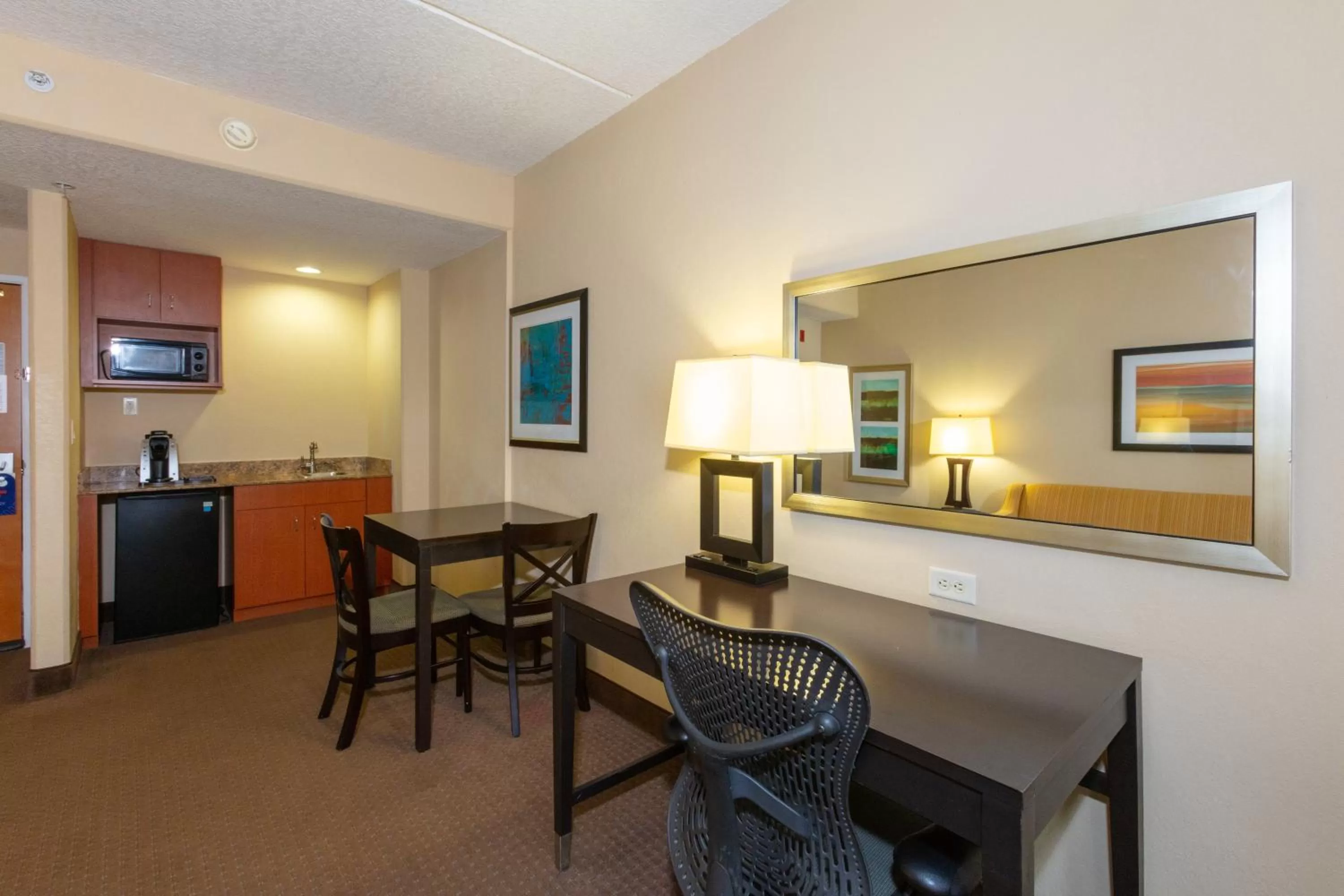 Photo of the whole room in Holiday Inn Express Hotel & Suites Jacksonville Airport by IHG