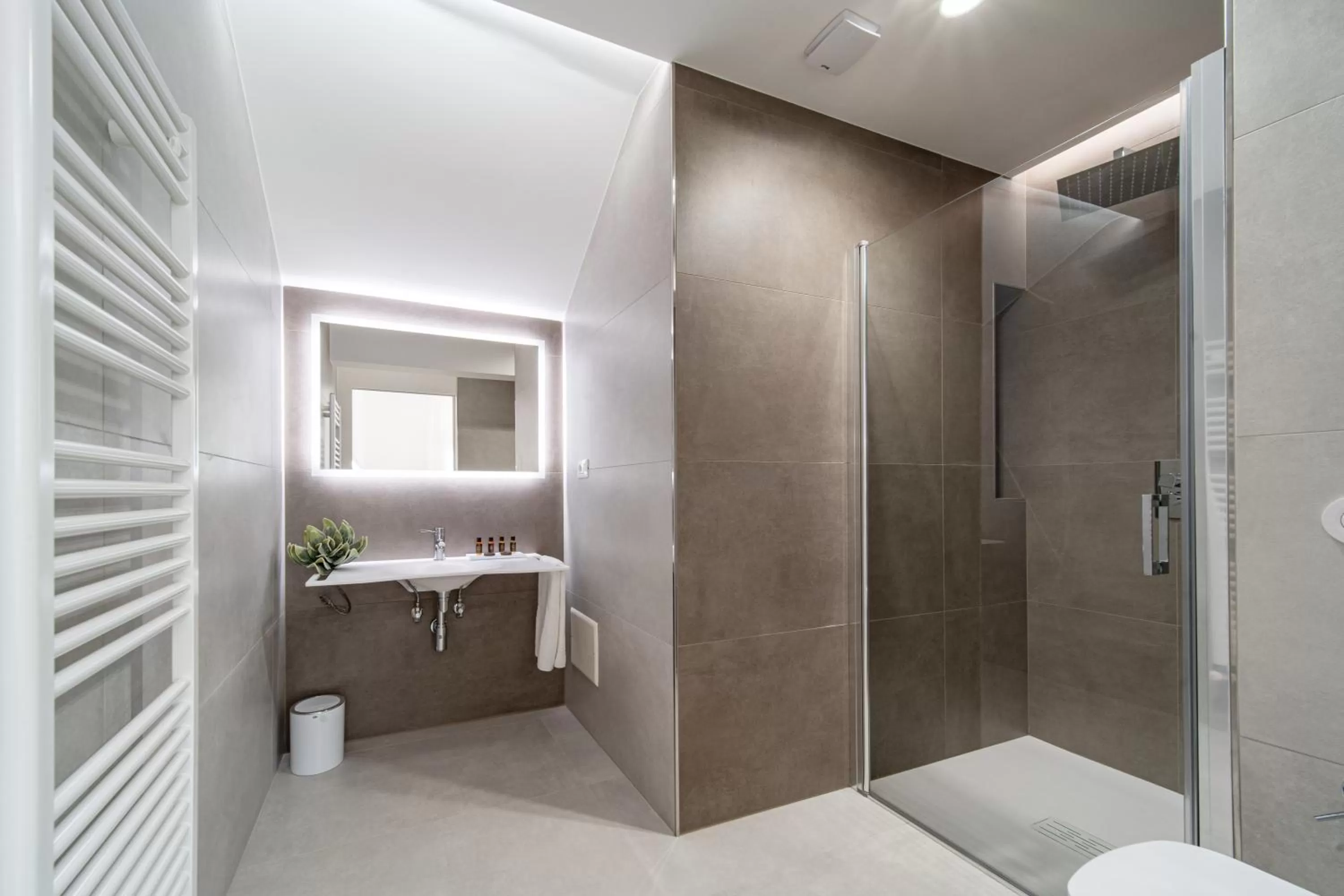 Shower, Bathroom in Daline Holiday Rooms