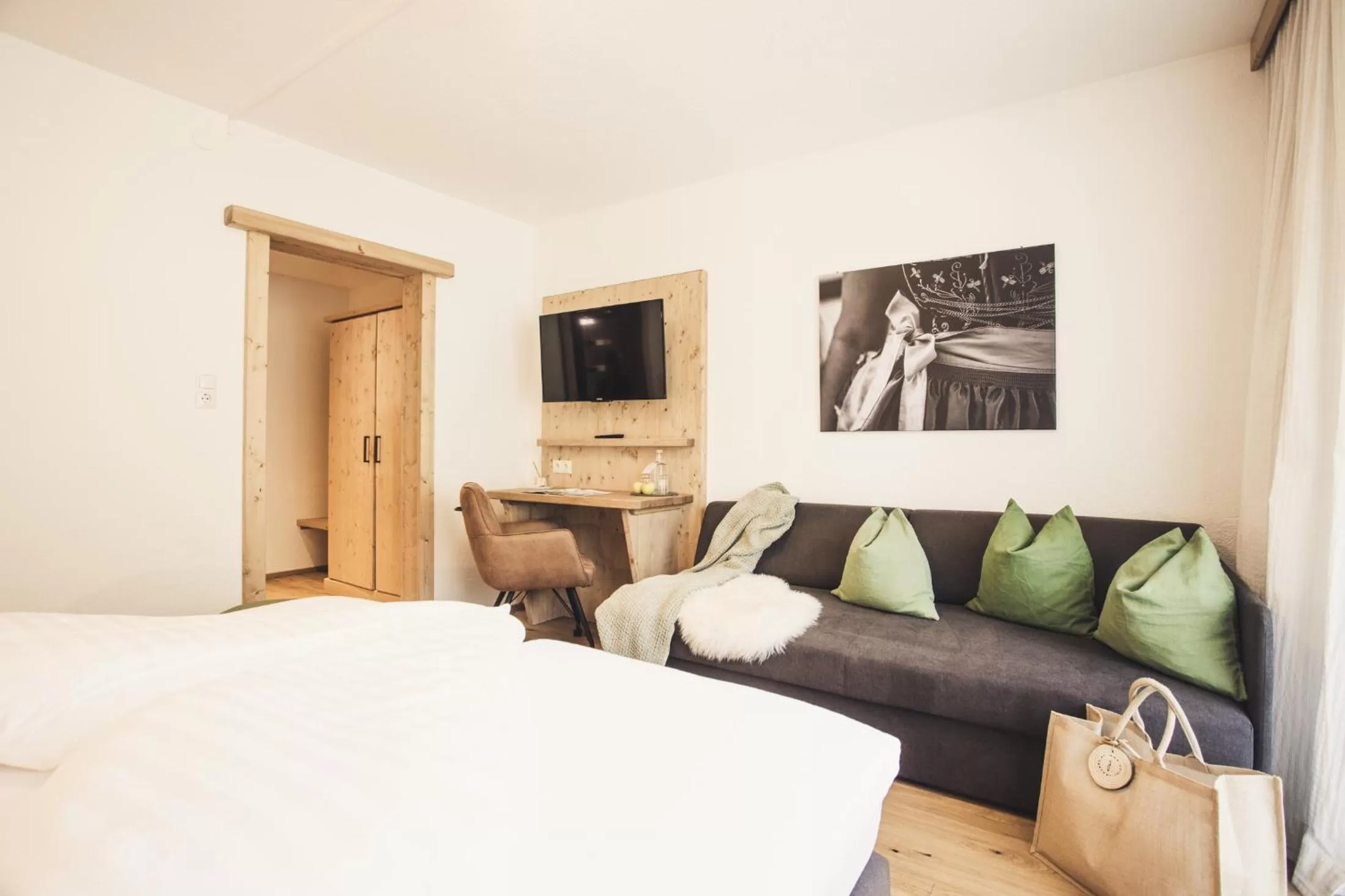 Photo of the whole room, Bed in Hotel Johanna mitten im Ötztal