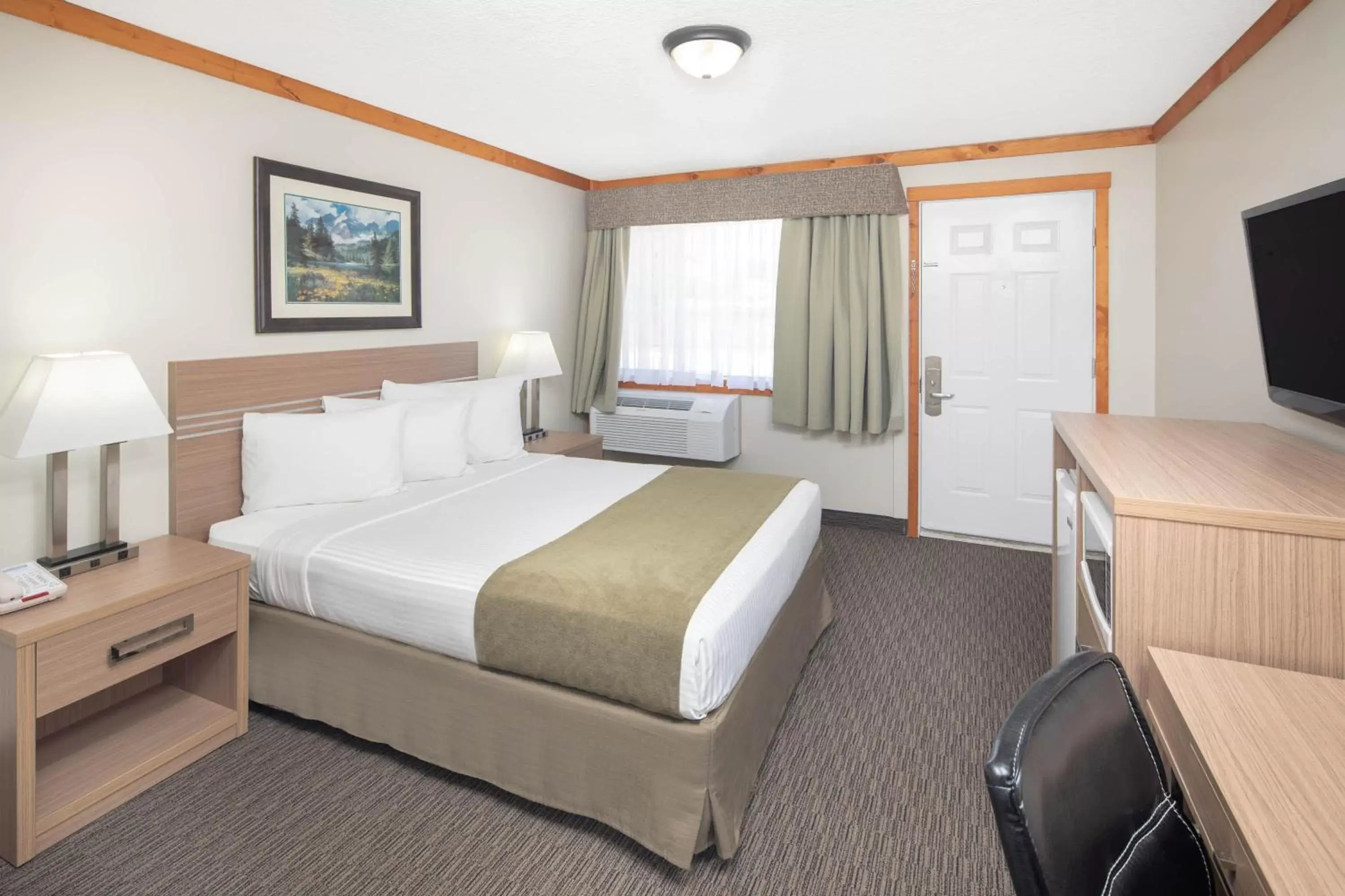 Bedroom in Travelodge by Wyndham Golden Sportsman Lodge