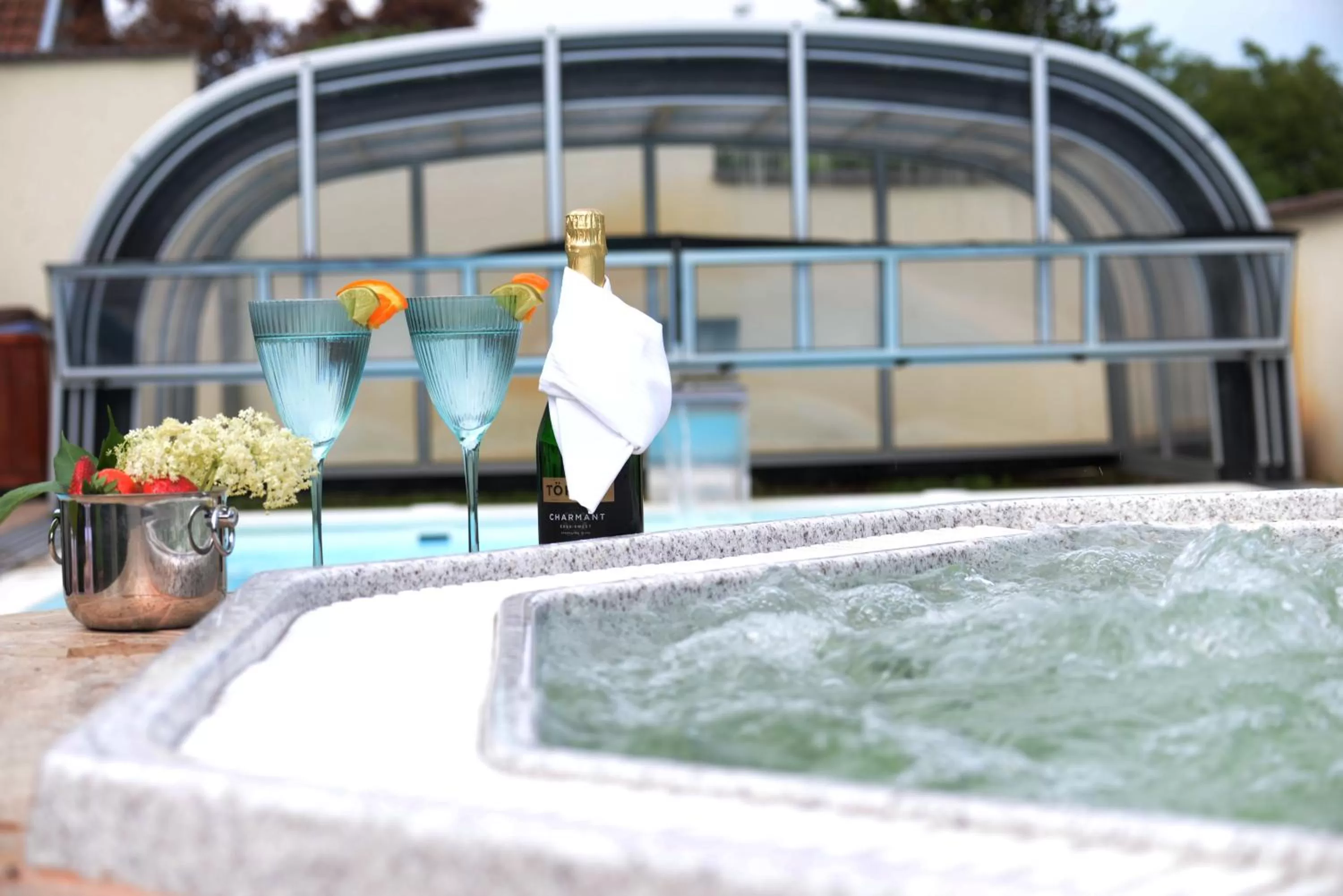 Hot Tub in Amfora Panzió