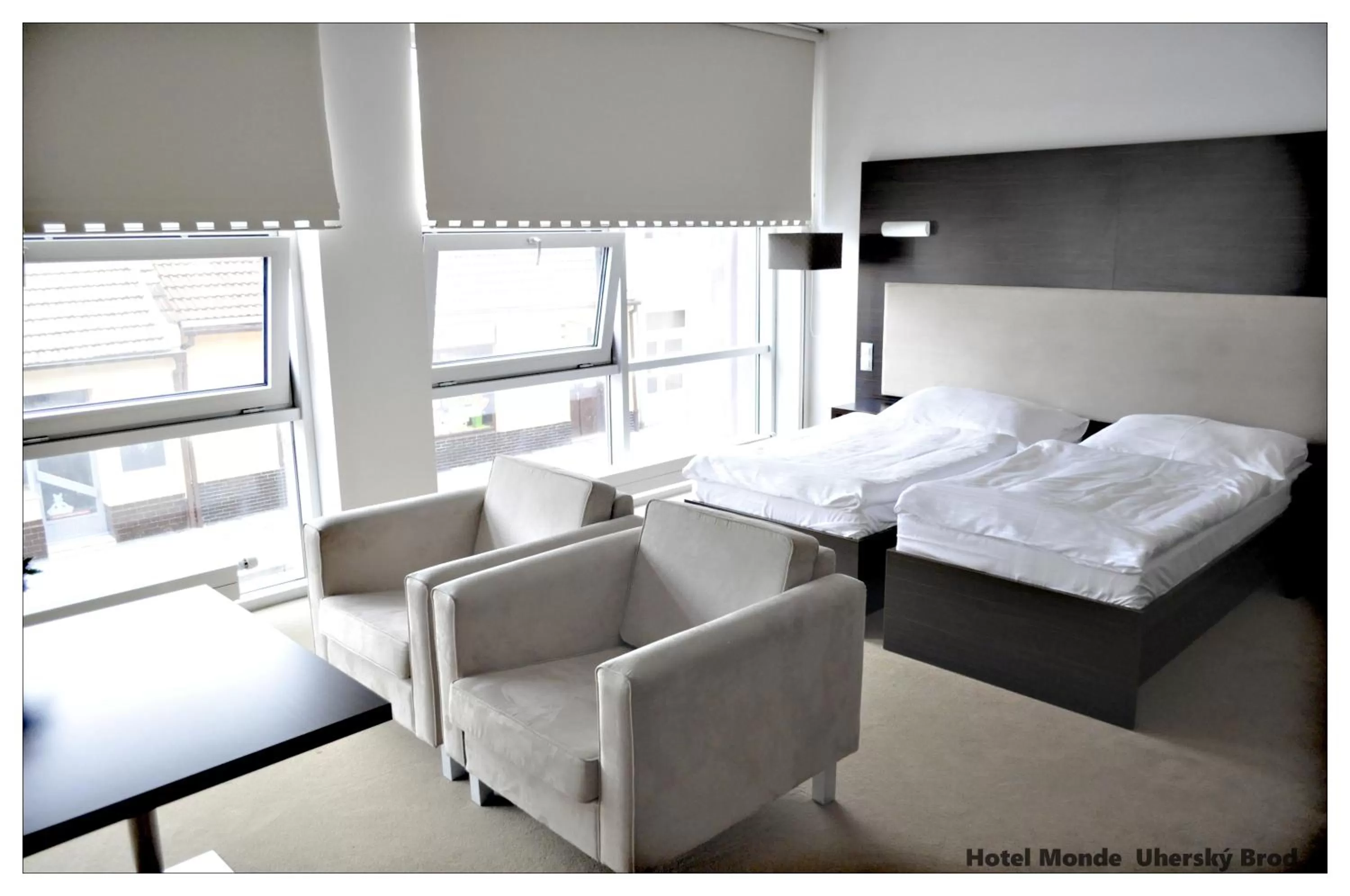 Bedroom, Bed in Hotel Monde