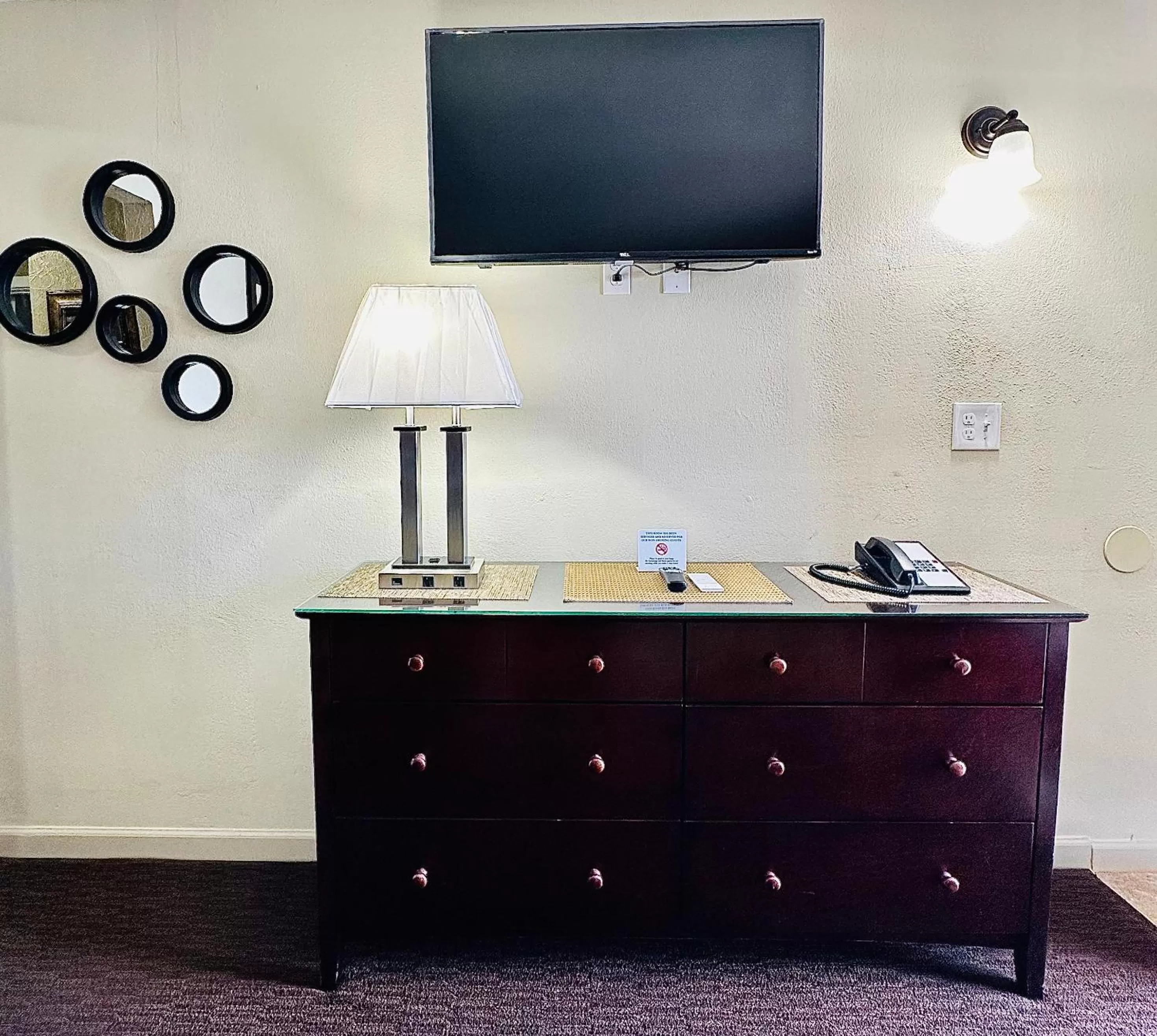 TV and multimedia in Sage N Sand Motel