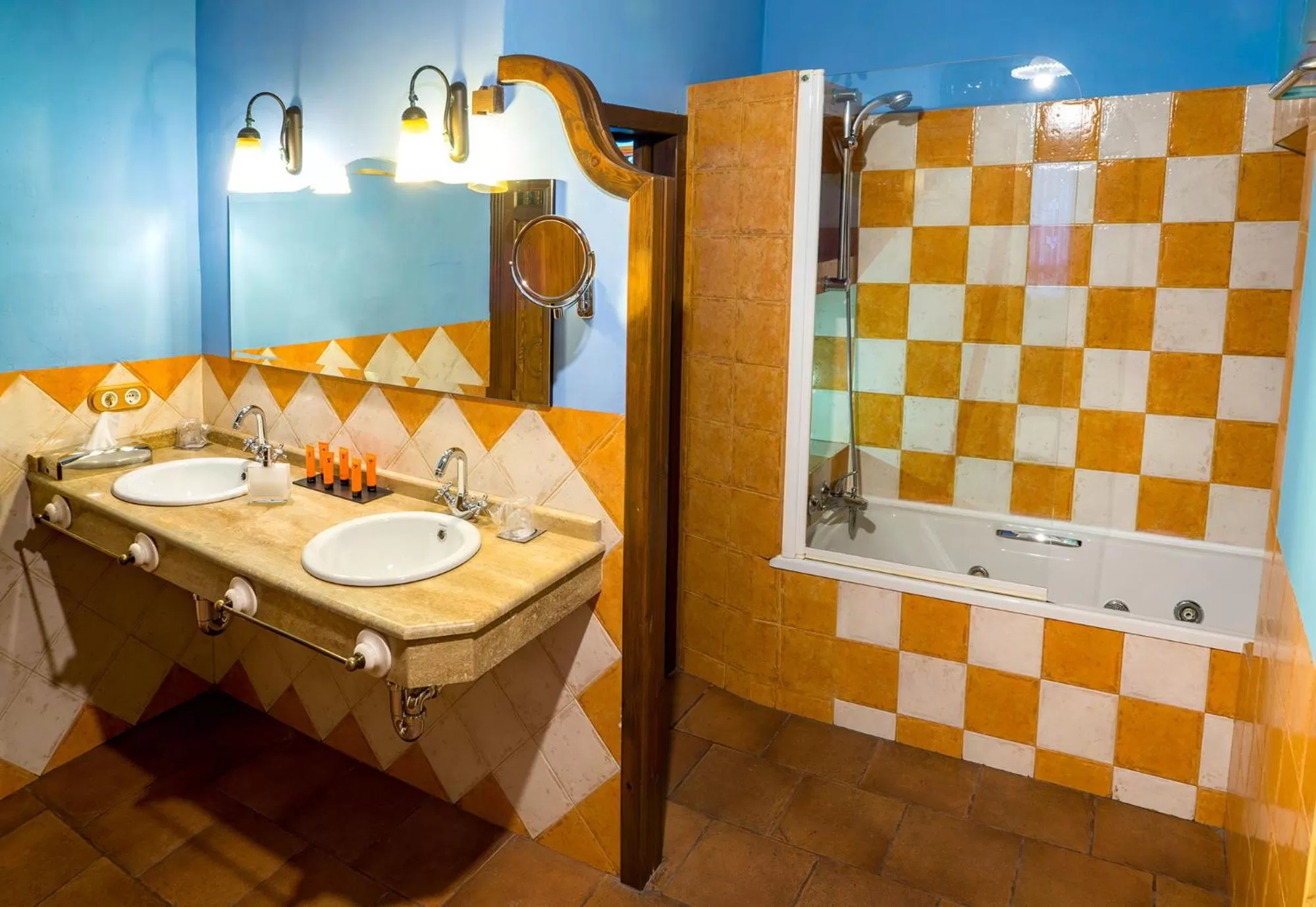 Hot Tub in Hotel Spa La Casa del Rector Almagro