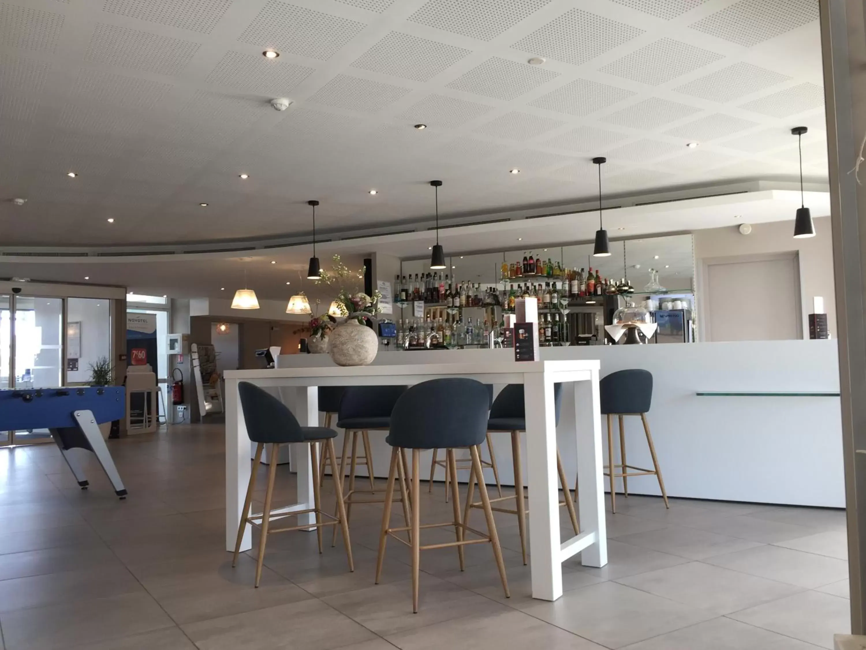 Lounge or bar, Restaurant/Places to Eat in Novotel Pau Pyrénées