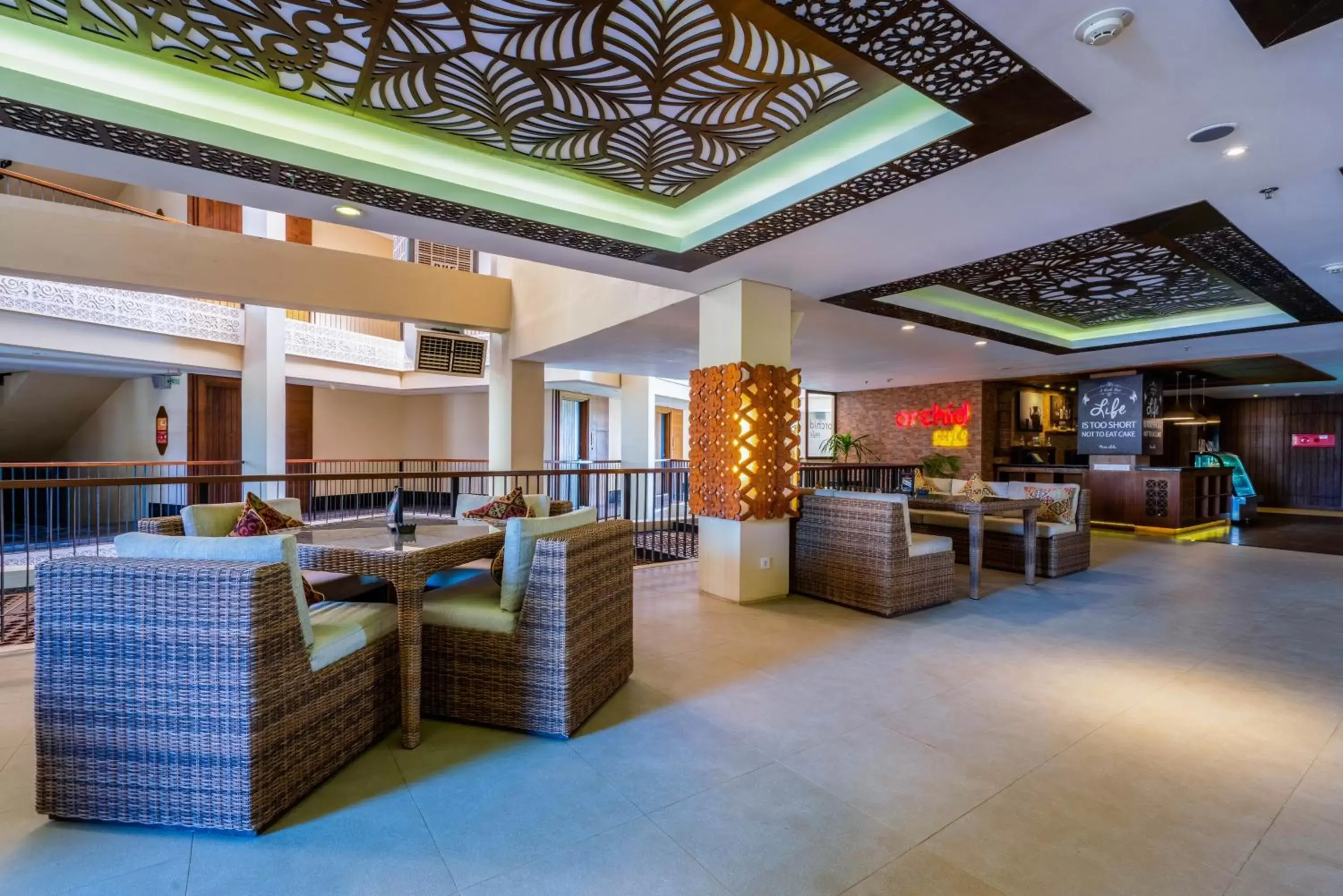 Lounge or bar, Lobby/Reception in Vouk Hotel and Suites