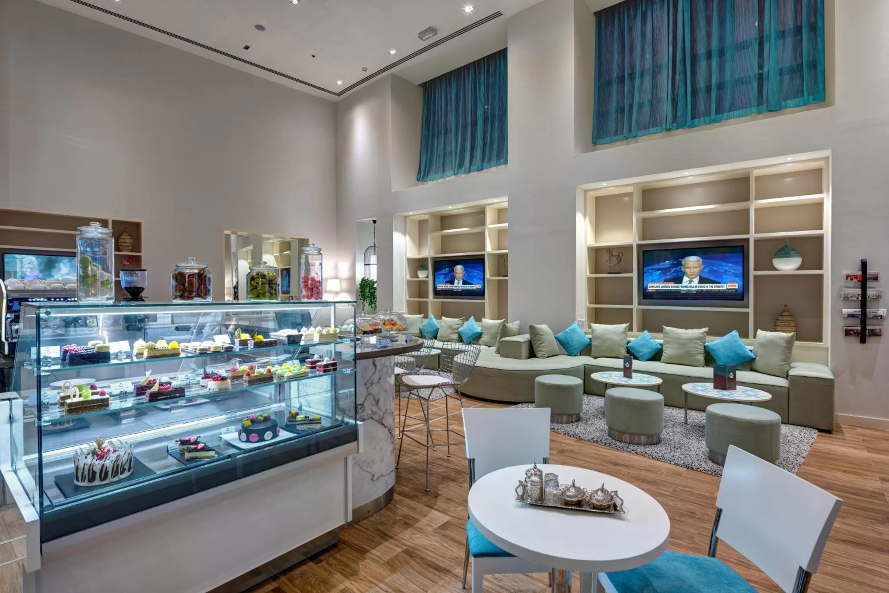 Restaurant/places to eat in TIME Oak Hotel & Suites